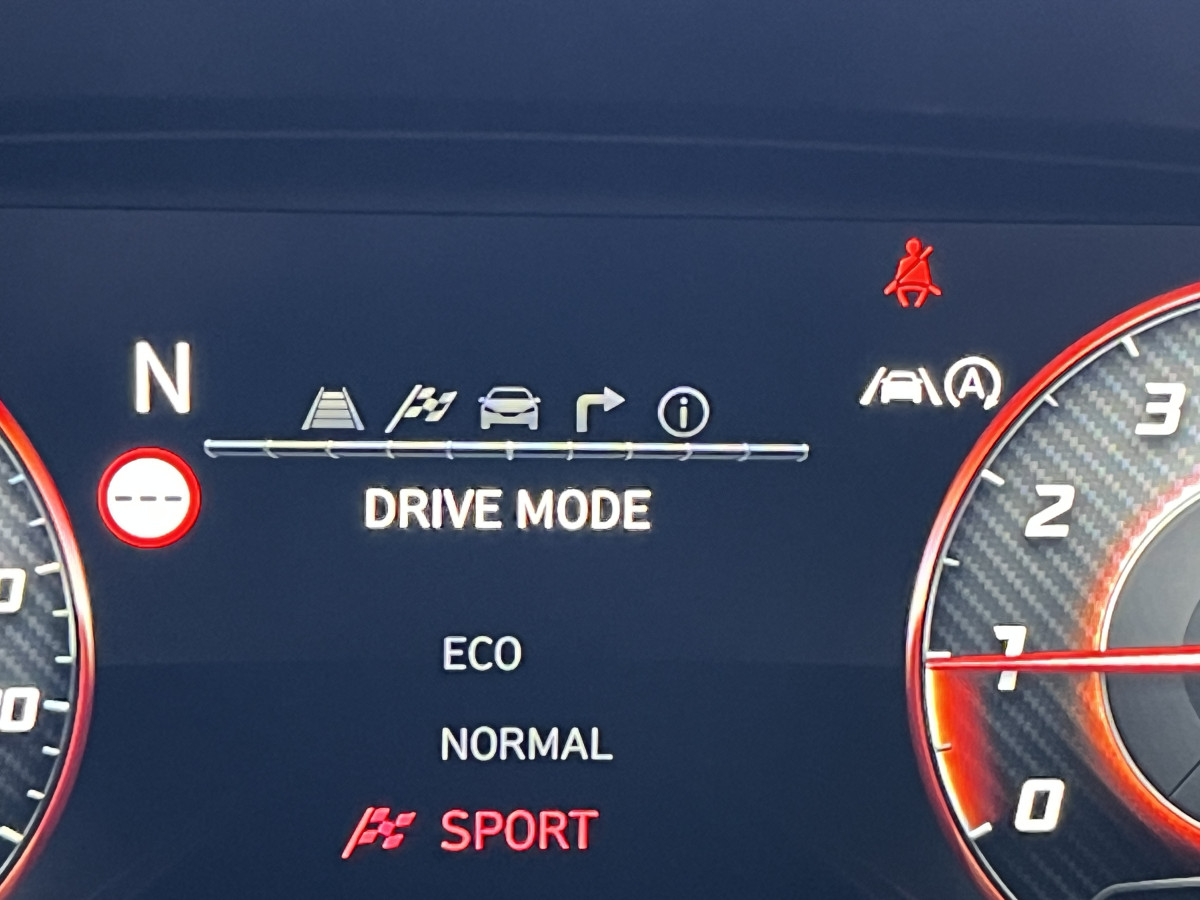 HYUNDAI I20 N 1,6 T-GDI 204 GPS CAMERA APPLE CARPLAY REGULATEUR LIMITEUR KEYLESS VIRTUAL COCKPIT DRIVE SELECT HIFI BOSE FULL LED DIFFERENTIEL A GLISSEMENT ETAT NEUF