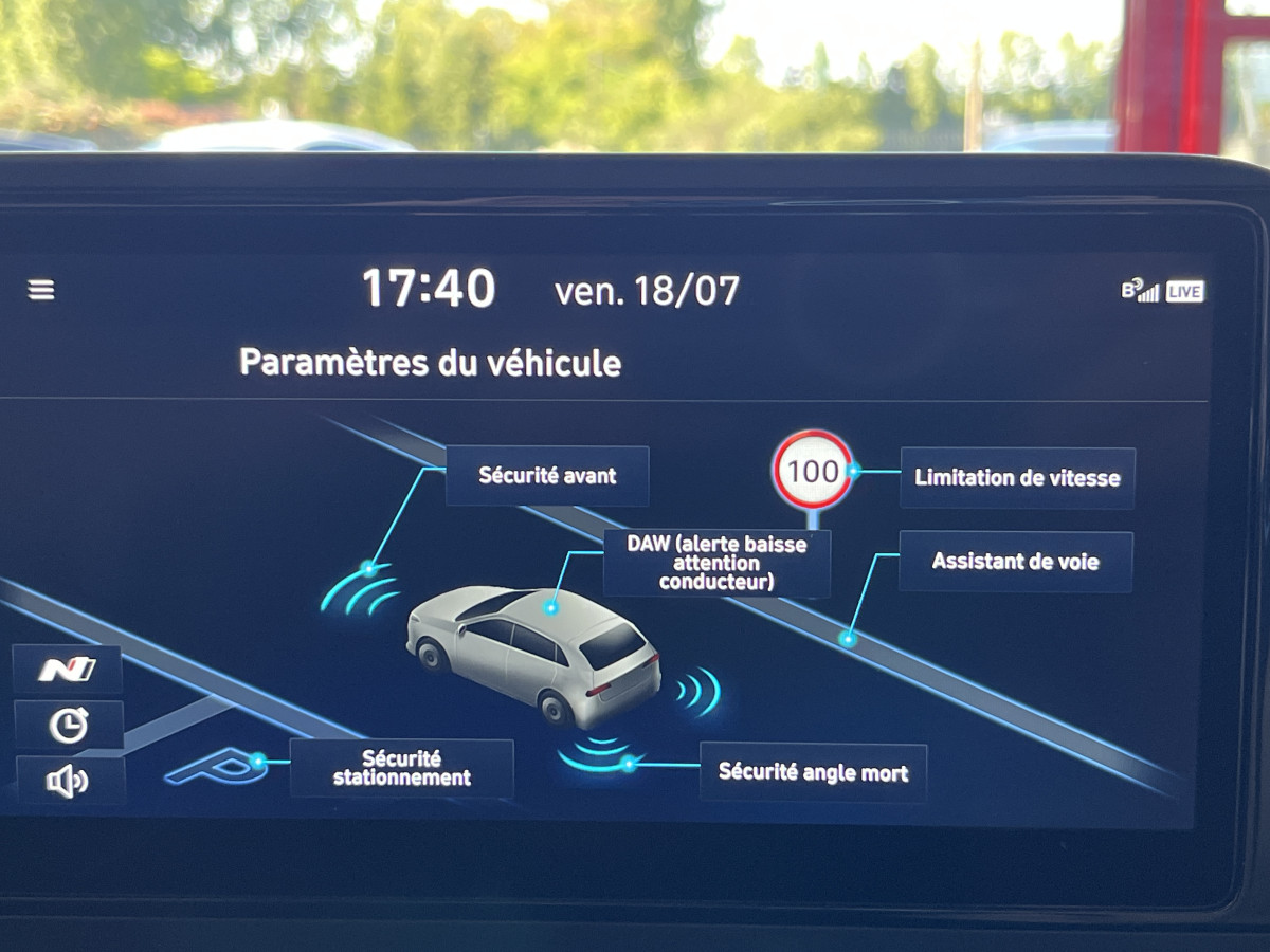 HYUNDAI I20 N 1,6 T-GDI 204 GPS CAMERA APPLE CARPLAY REGULATEUR LIMITEUR KEYLESS VIRTUAL COCKPIT DRIVE SELECT HIFI BOSE FULL LED DIFFERENTIEL A GLISSEMENT ETAT NEUF