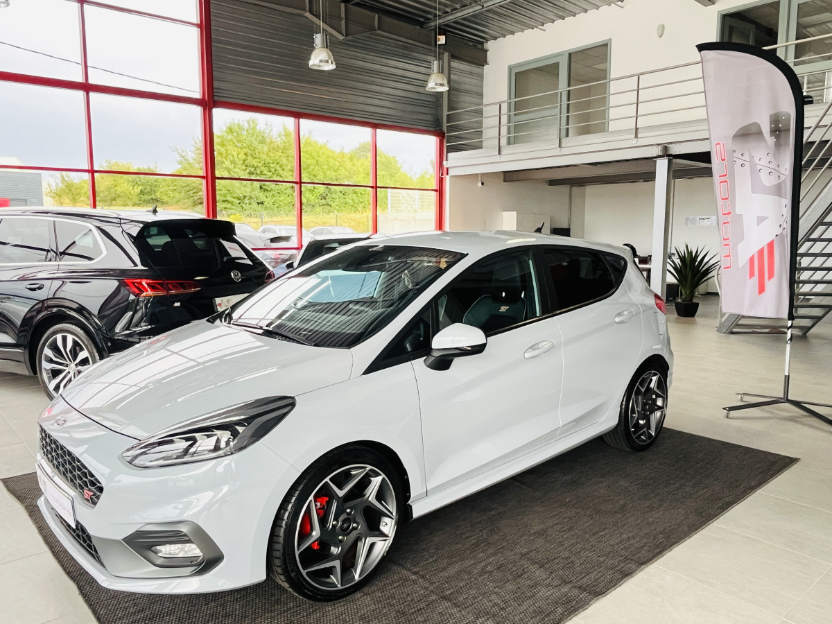 FORD FIESTA ST 1,5 200 PACK PERFORMANCE DIFFERENTIEL LAUNCH CONTROL GPS  APPLE CARPLAY FULL LED KEYLESS BLUETOOTH HIFI B&O REGULATEUR LIMITEUR PACK HIVER ECHAPPEMENT MILTEK EXCELLENT ETAT.