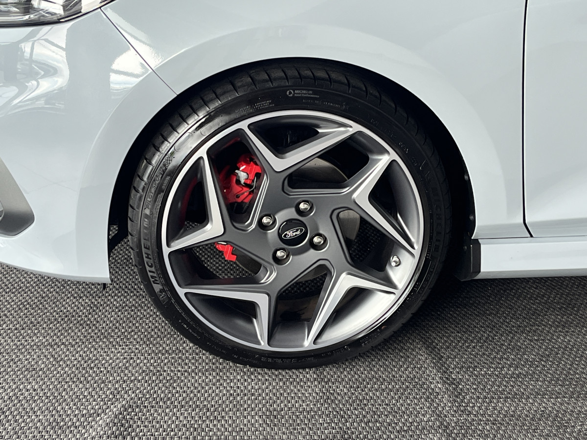 FORD FIESTA ST 1,5 200 PACK PERFORMANCE DIFFERENTIEL LAUNCH CONTROL GPS  APPLE CARPLAY FULL LED KEYLESS BLUETOOTH HIFI B&O REGULATEUR LIMITEUR PACK HIVER ECHAPPEMENT MILTEK EXCELLENT ETAT.