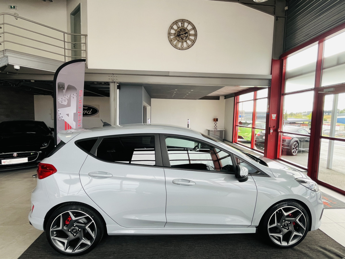 FORD FIESTA ST 1,5 200 PACK PERFORMANCE DIFFERENTIEL LAUNCH CONTROL GPS  APPLE CARPLAY FULL LED KEYLESS BLUETOOTH HIFI B&O REGULATEUR LIMITEUR PACK HIVER ECHAPPEMENT MILTEK EXCELLENT ETAT.