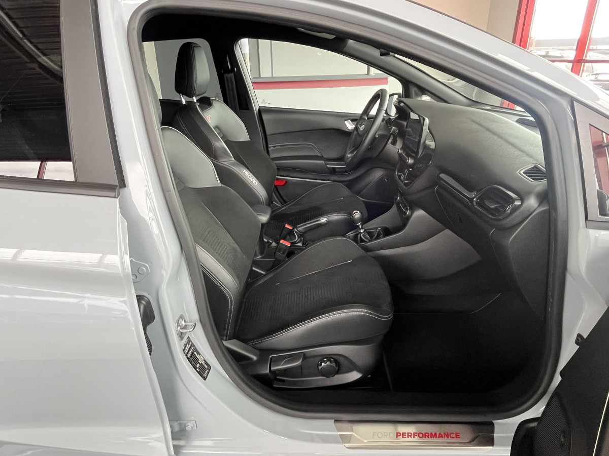 FORD FIESTA ST 1,5 200 PACK PERFORMANCE DIFFERENTIEL LAUNCH CONTROL GPS  APPLE CARPLAY FULL LED KEYLESS BLUETOOTH HIFI B&O REGULATEUR LIMITEUR PACK HIVER ECHAPPEMENT MILTEK EXCELLENT ETAT.