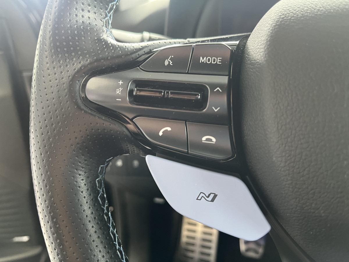 HYUNDAI I20 N 1,6 T-GDI 204 GPS CAMERA APPLE CARPLAY REGULATEUR LIMITEUR KEYLESS VIRTUAL COCKPIT DRIVE SELECT HIFI BOSE FULL LED DIFFERENTIEL A GLISSEMENT ETAT NEUF