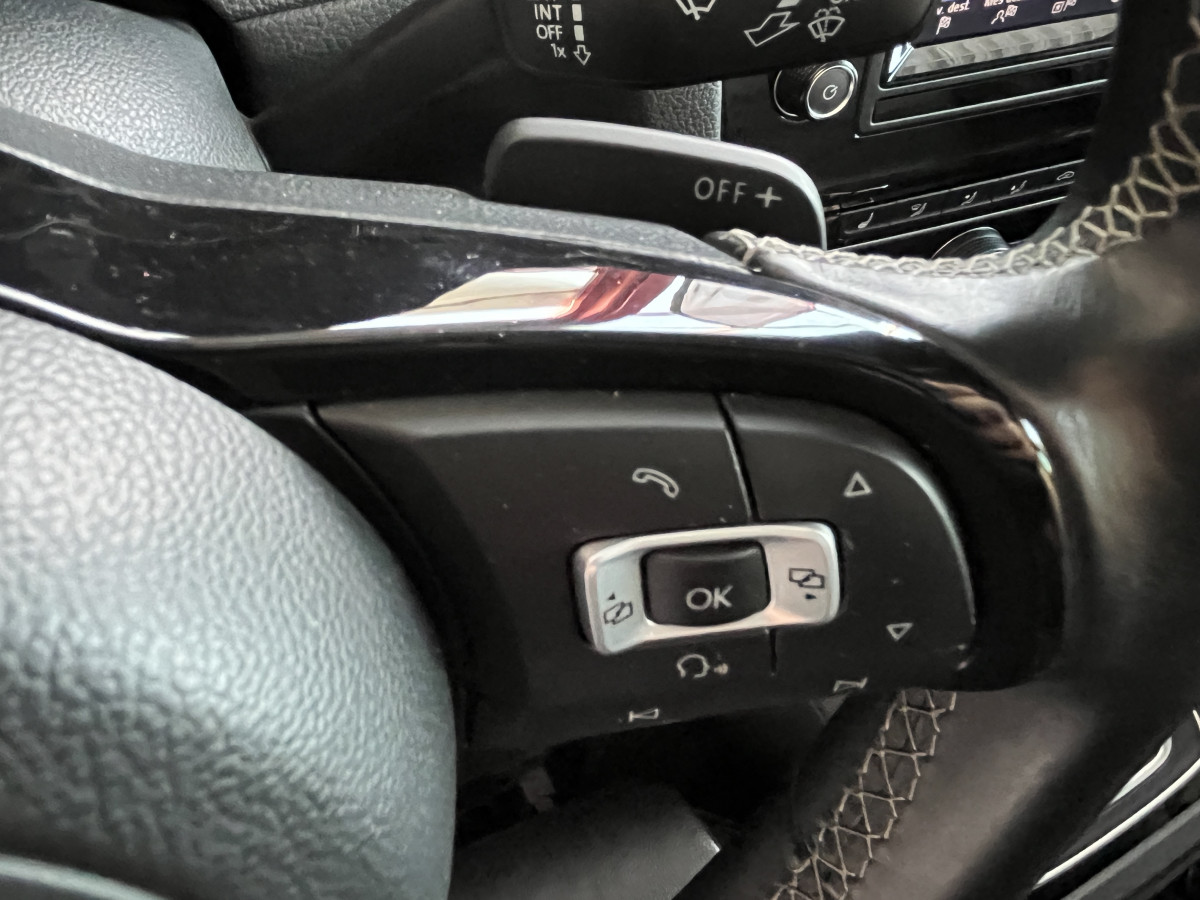 VOLKSWAGEN GOLF 7 R 2,0 TSI 300 DSG6 4 MOTION TOIT PANORAMIQUE GPS REGULATEUR LIMITEUR DRIVE SELECT  FEUX BI-XENON FULL CUIR PARK PILOT   EXCELLENT ETAT