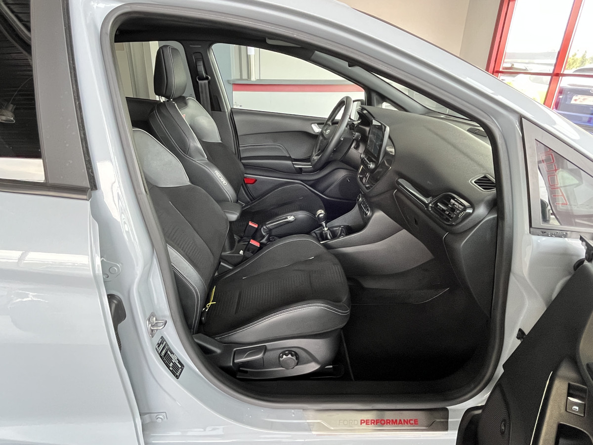 FORD FIESTA ST 1,5 200 TOIT PANORAMIQUE GPS CAMERA KEYLESS   APPLE CARPLAY FULL LED BLUETOOTH HIFI B&O REGULATEUR LIMITEUR JANTES 18 PACK HIVER  EXCELLENT ETAT