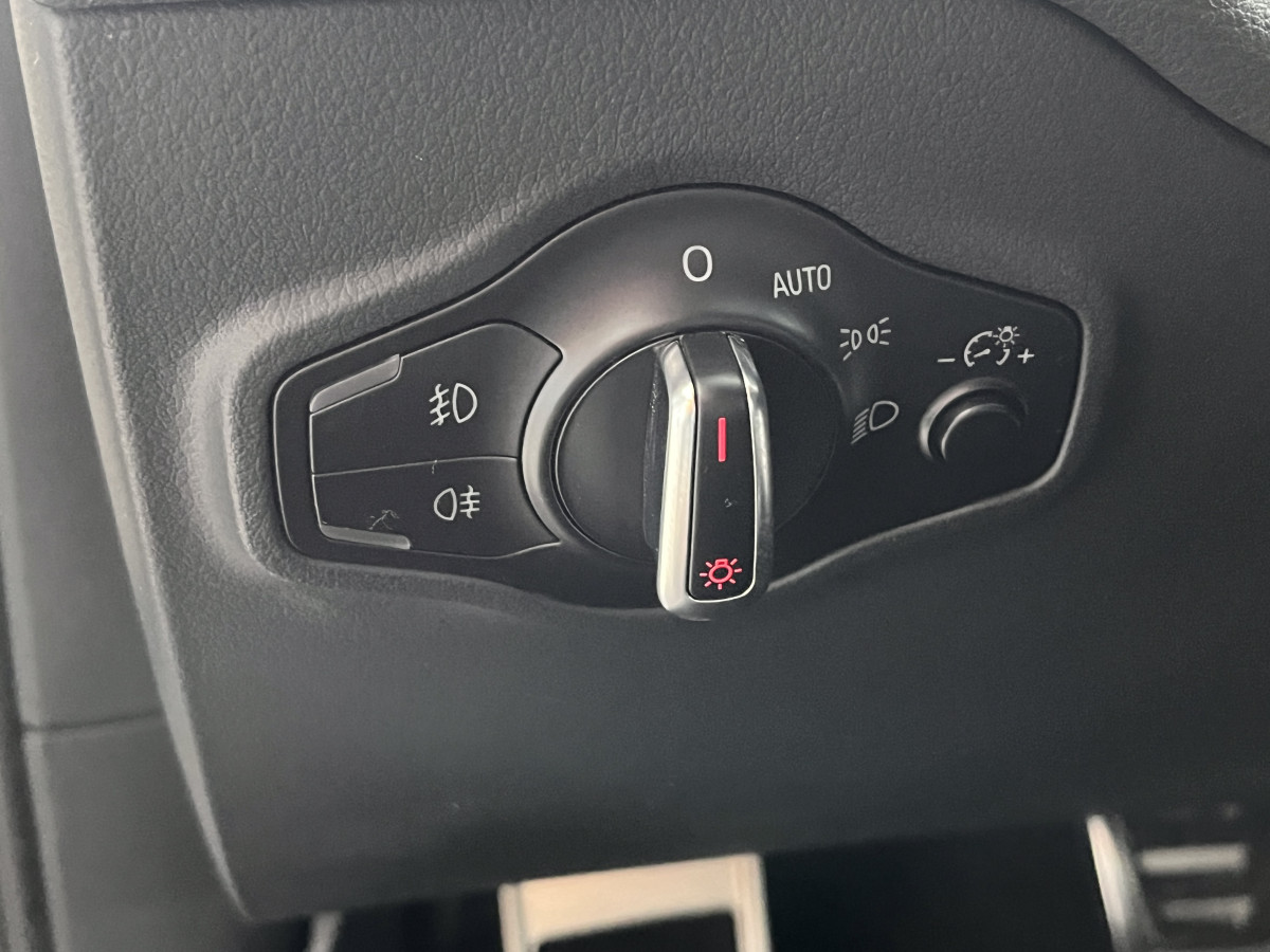 AUDI SQ5 TDI V6 326 COMPETITION QUATTRO BVA8 QUATTRO ATTELAGE ELECTRIQUE GPS CAMERA KEYLESS  REGULATEUR ADAPTATIF BI-XENON  ALU BROSSÉ PARK PILOT FULL CUIR  DRIVE SELECT JANTE 21 EXCELLENT ETAT