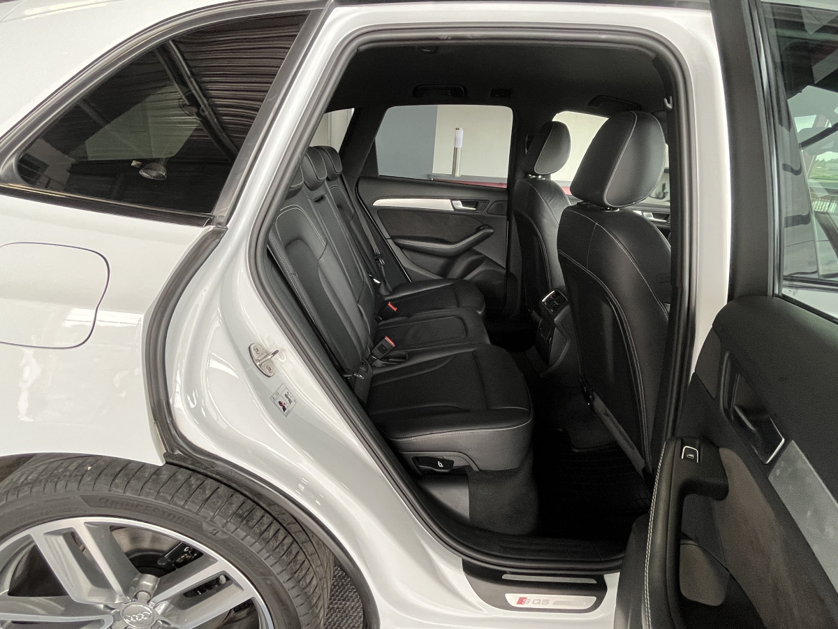 AUDI SQ5 TDI V6 326 COMPETITION QUATTRO BVA8 QUATTRO ATTELAGE ELECTRIQUE GPS CAMERA KEYLESS  REGULATEUR ADAPTATIF BI-XENON  ALU BROSSÉ PARK PILOT FULL CUIR  DRIVE SELECT JANTE 21 EXCELLENT ETAT