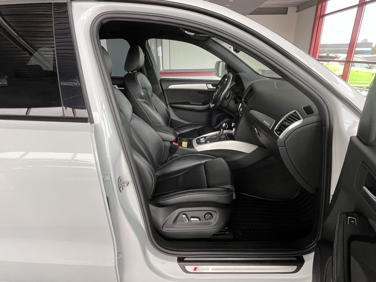 AUDI SQ5 TDI V6 326 COMPETITION QUATTRO BVA8 QUATTRO ATTELAGE ELECTRIQUE GPS CAMERA KEYLESS  REGULATEUR ADAPTATIF BI-XENON  ALU BROSSÉ PARK PILOT FULL CUIR  DRIVE SELECT JANTE 21 EXCELLENT ETAT