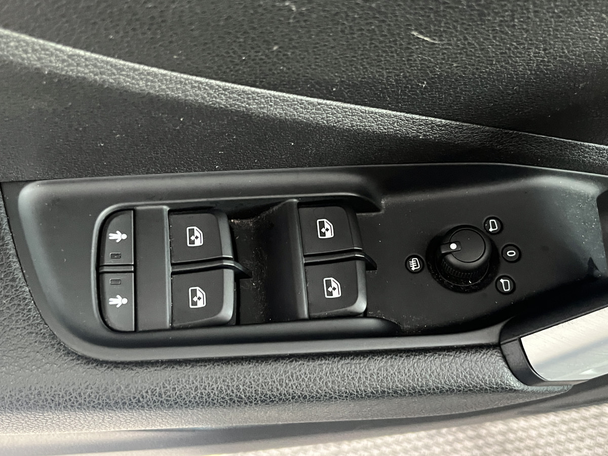 AUDI Q2 30 TFSI 1,0 116 TYPE SPORT ATTELAGE  GPS FULL LED REGULATEUR LIMITEUR AUDI SOUND SYSTEM SIEGES SPORT JANTE18 EXCELLENT ETAT