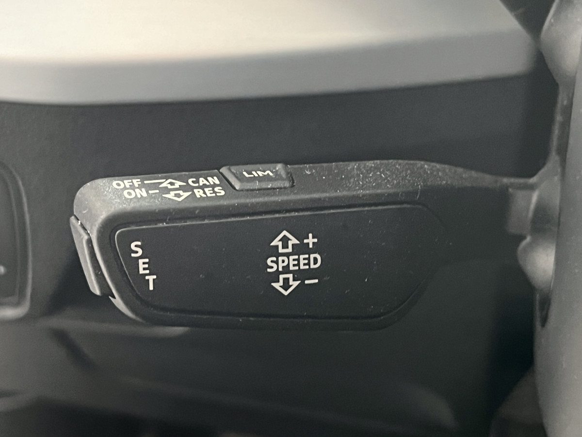 AUDI Q2 30 TFSI 1,0 116 TYPE SPORT ATTELAGE  GPS FULL LED REGULATEUR LIMITEUR AUDI SOUND SYSTEM SIEGES SPORT JANTE18 EXCELLENT ETAT