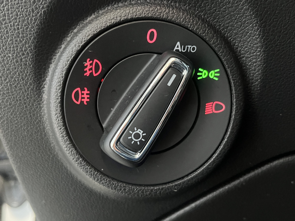 SEAT LEON FR 1,4 TSI 150 GPS CAMERA APPLE CARPLAY  REGULATEUR PARK PILOT SEAT DRIVE PROFILE FULL LED EXCELLENT ETAT