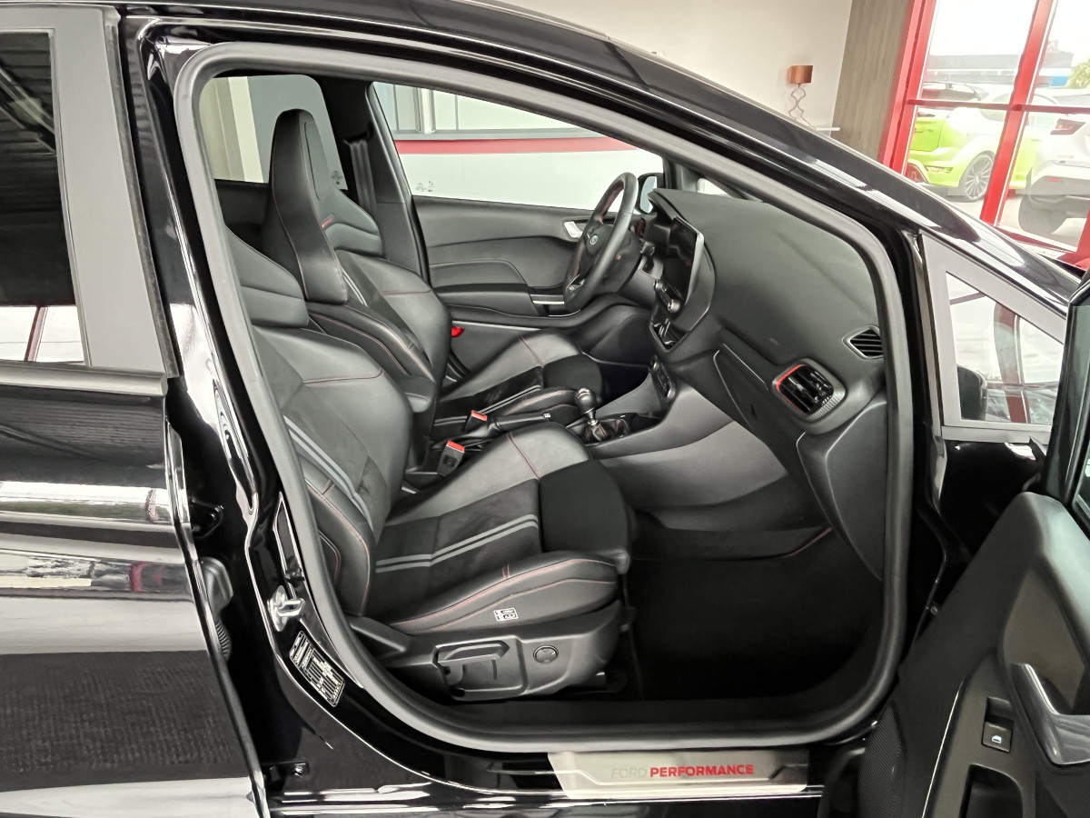 FORD FIESTA ST 1,5 200 PHASE 2  PACK PERFORMANCE  GPS CAMERA REGULATEUR LIMITEUR HIFI B&O PACK HIVER FULL LED KEYLESS VIRTUAL COCKPIT ETAT NEUF