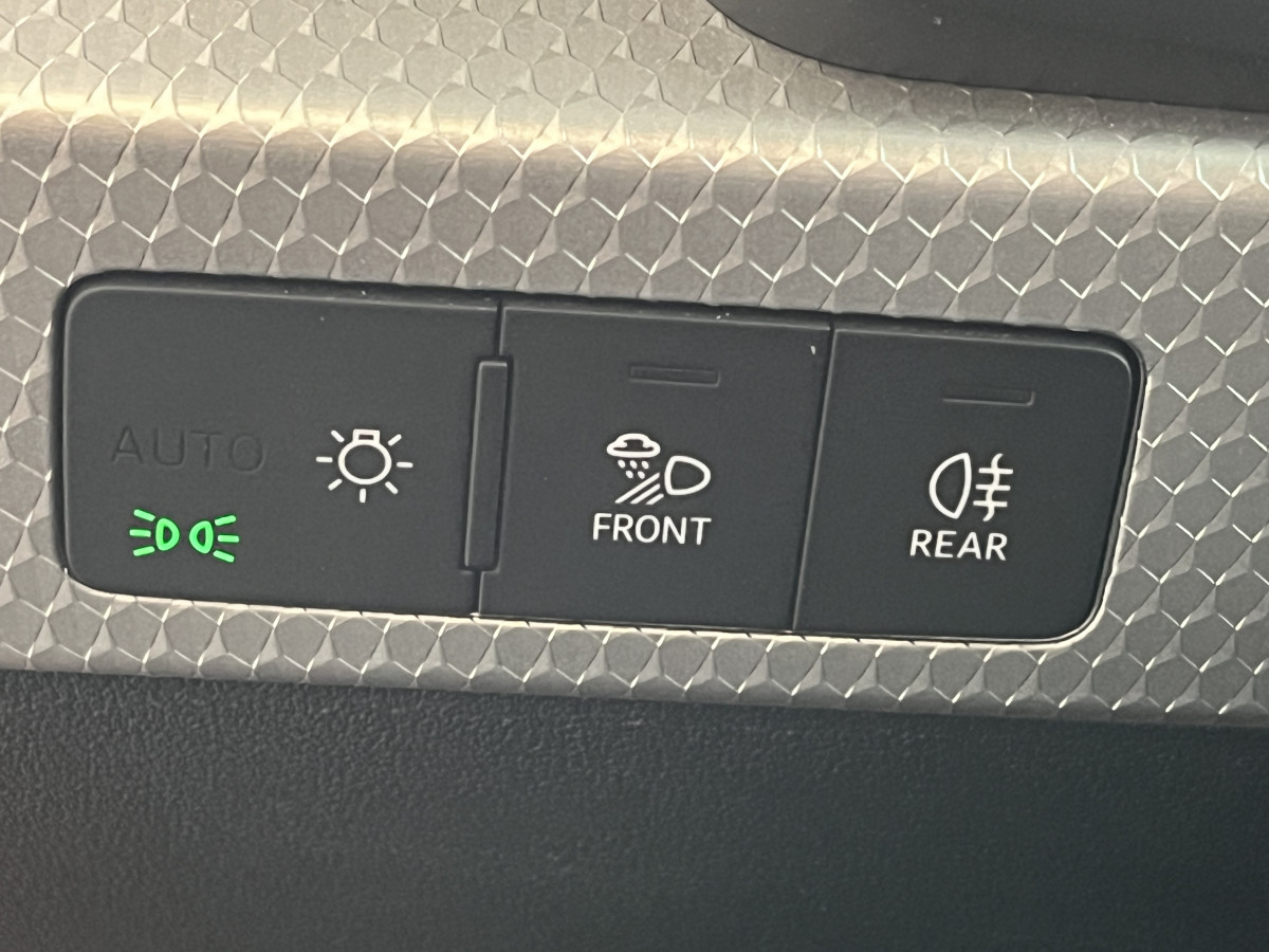 AUDI A1 SPORTBACK  40 TFSI 2,0  200  FULL S-LINE S-TRONIC 6  GPS CAMERA KEYLESS APPLE CARPLAY  HIFI BANG&OLUFSEN FULL LED REGULATEUR ADAPTATIF LIMITEUR  DRIVE SELECT DIGITAL COCKPIT PARKPILOT JANTES ALU 18   ETAT NEUF