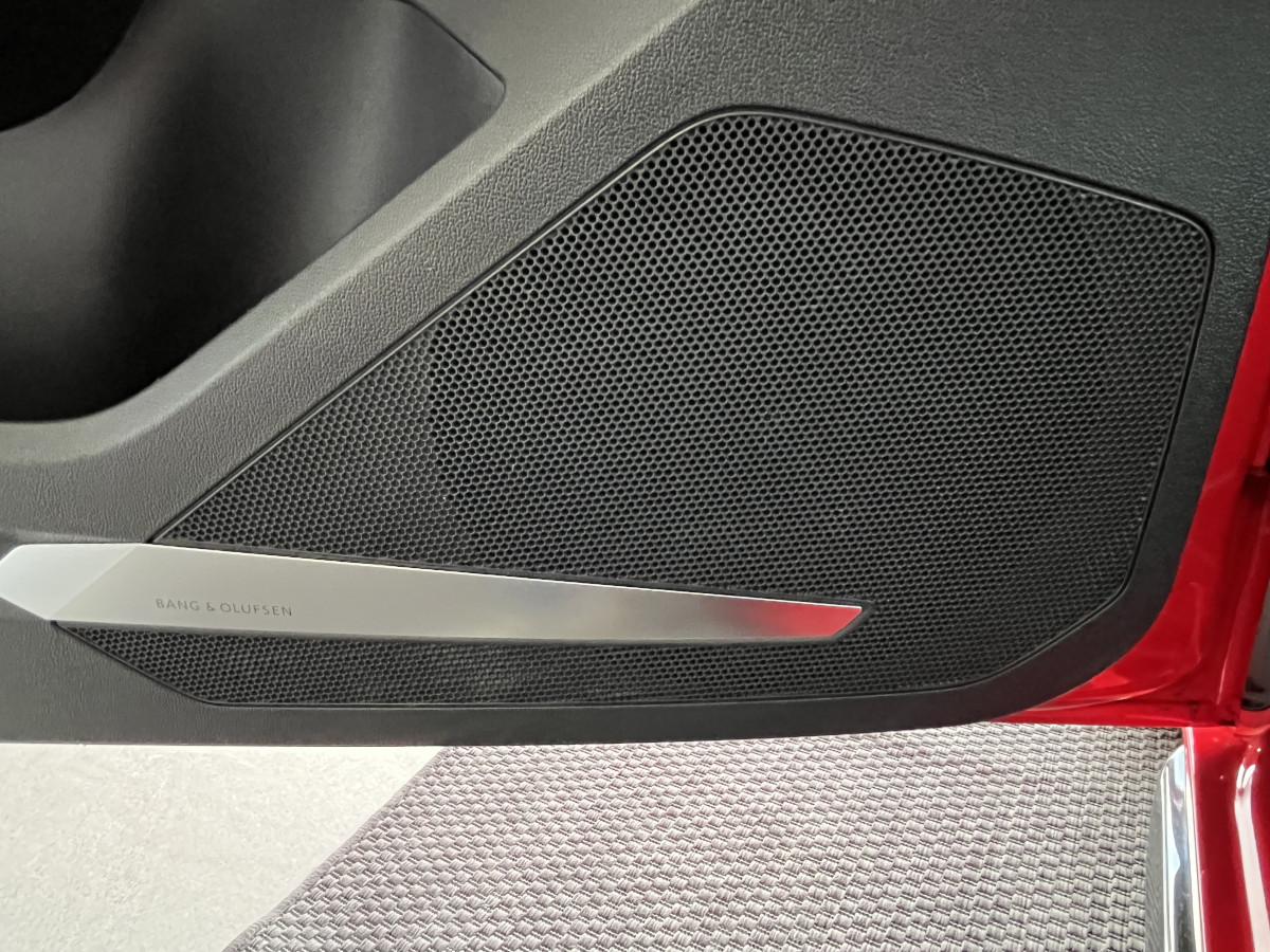 AUDI A1 SPORTBACK  40 TFSI 2,0  200  FULL S-LINE S-TRONIC 6  GPS CAMERA KEYLESS APPLE CARPLAY  HIFI BANG&OLUFSEN FULL LED REGULATEUR ADAPTATIF LIMITEUR  DRIVE SELECT DIGITAL COCKPIT PARKPILOT JANTES ALU 18   ETAT NEUF