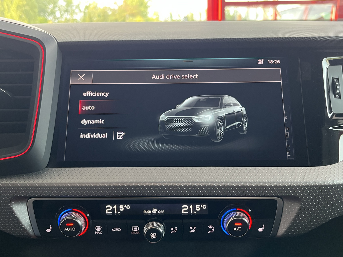 AUDI A1 SPORTBACK  40 TFSI 2,0  200  FULL S-LINE S-TRONIC 6  GPS CAMERA KEYLESS APPLE CARPLAY  HIFI BANG&OLUFSEN FULL LED REGULATEUR ADAPTATIF LIMITEUR  DRIVE SELECT DIGITAL COCKPIT PARKPILOT JANTES ALU 18   ETAT NEUF