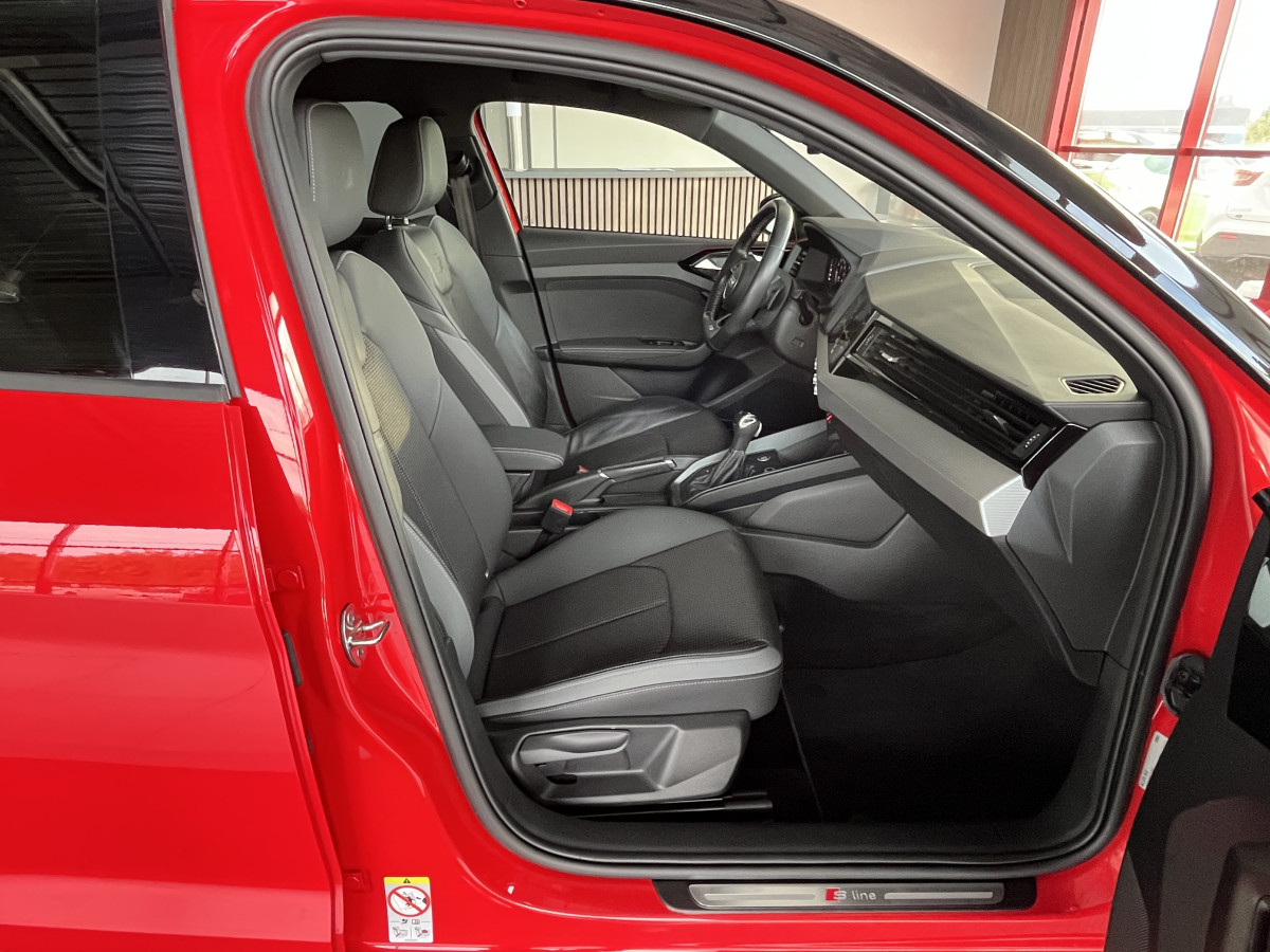 AUDI A1 SPORTBACK  40 TFSI 2,0  200  FULL S-LINE S-TRONIC 6  GPS CAMERA KEYLESS APPLE CARPLAY  HIFI BANG&OLUFSEN FULL LED REGULATEUR ADAPTATIF LIMITEUR  DRIVE SELECT DIGITAL COCKPIT PARKPILOT JANTES ALU 18   ETAT NEUF