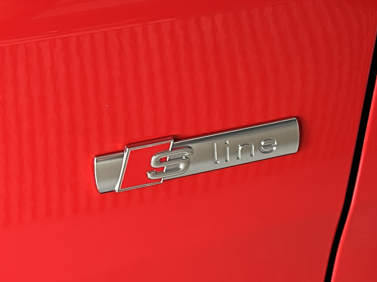 AUDI A1 SPORTBACK  40 TFSI 2,0  200  FULL S-LINE S-TRONIC 6  GPS CAMERA KEYLESS APPLE CARPLAY  HIFI BANG&OLUFSEN FULL LED REGULATEUR ADAPTATIF LIMITEUR  DRIVE SELECT DIGITAL COCKPIT PARKPILOT JANTES ALU 18   ETAT NEUF