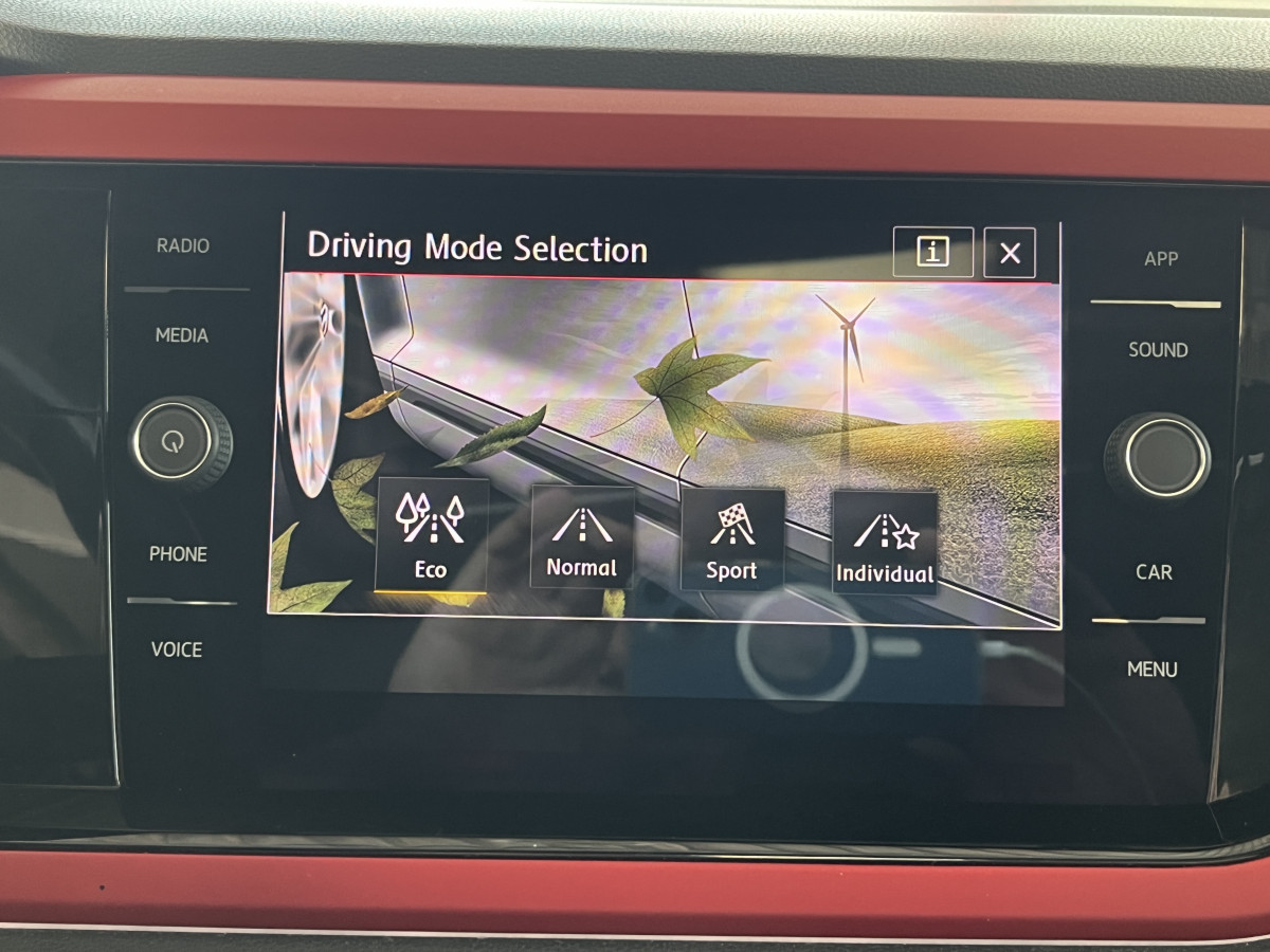 VOLKSWAGEN  POLO GTI 2,0 TSI 200 DSG6 TOIT PANORAMIQUE GPS ANDROID  CAMERA HIFI BEATS KEYLESS  APPLE CARPLAY DMS REGULATEUR ADAPTATIF LIMITEUR PARK PILOT JANTES BRESCIA FULL LED  EXCELLENT ETAT