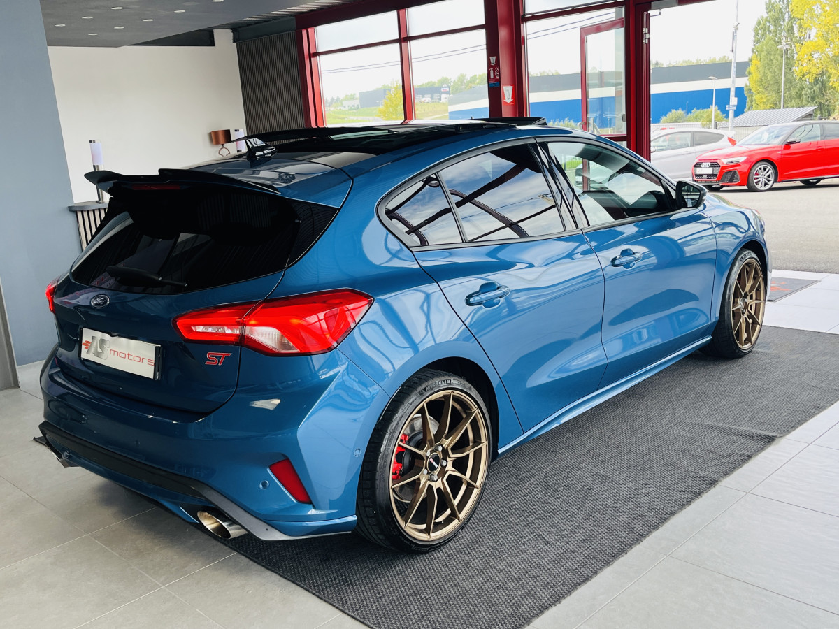 FORD FOCUS ST 2,3 280 PACK PERFORMANCE TOIT PANORAMIQUE  OUVRANT GPS CAMERA ATTELAGE HIFI B&O KEYLESS APPLE CARPLAY FULL LED PARK PILOT  ECHAPPEMENT MILTEK EXCELLENT ETAT