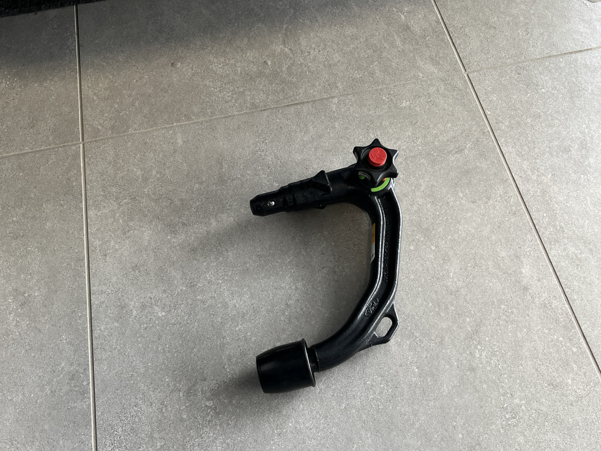 FORD FOCUS ST 2,3 280 PACK PERFORMANCE TOIT PANORAMIQUE  OUVRANT GPS CAMERA ATTELAGE HIFI B&O KEYLESS APPLE CARPLAY FULL LED PARK PILOT  ECHAPPEMENT MILTEK EXCELLENT ETAT