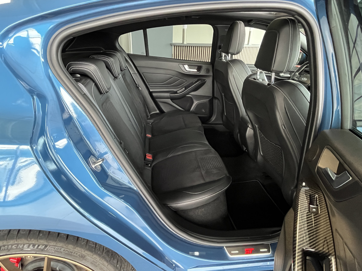 FORD FOCUS ST 2,3 280 PACK PERFORMANCE TOIT PANORAMIQUE  OUVRANT GPS CAMERA ATTELAGE HIFI B&O KEYLESS APPLE CARPLAY FULL LED PARK PILOT  ECHAPPEMENT MILTEK EXCELLENT ETAT