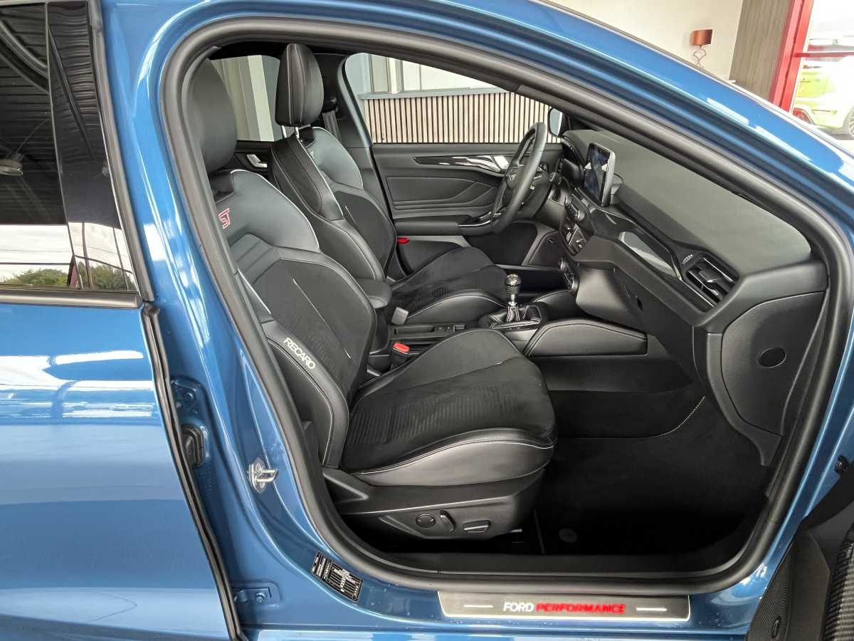 FORD FOCUS ST 2,3 280 PACK PERFORMANCE TOIT PANORAMIQUE  OUVRANT GPS CAMERA ATTELAGE HIFI B&O KEYLESS APPLE CARPLAY FULL LED PARK PILOT  ECHAPPEMENT MILTEK EXCELLENT ETAT