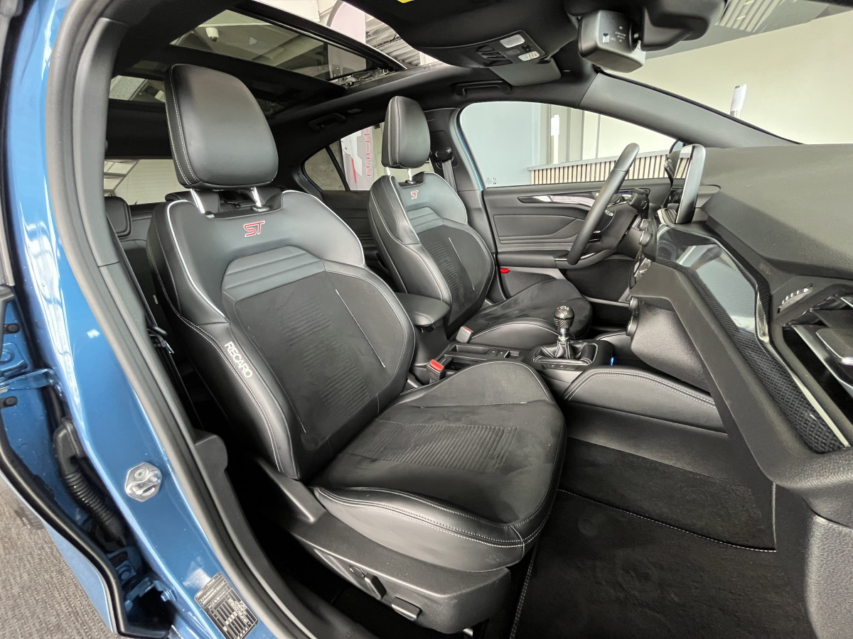 FORD FOCUS ST 2,3 280 PACK PERFORMANCE TOIT PANORAMIQUE  OUVRANT GPS CAMERA ATTELAGE HIFI B&O KEYLESS APPLE CARPLAY FULL LED PARK PILOT  ECHAPPEMENT MILTEK EXCELLENT ETAT