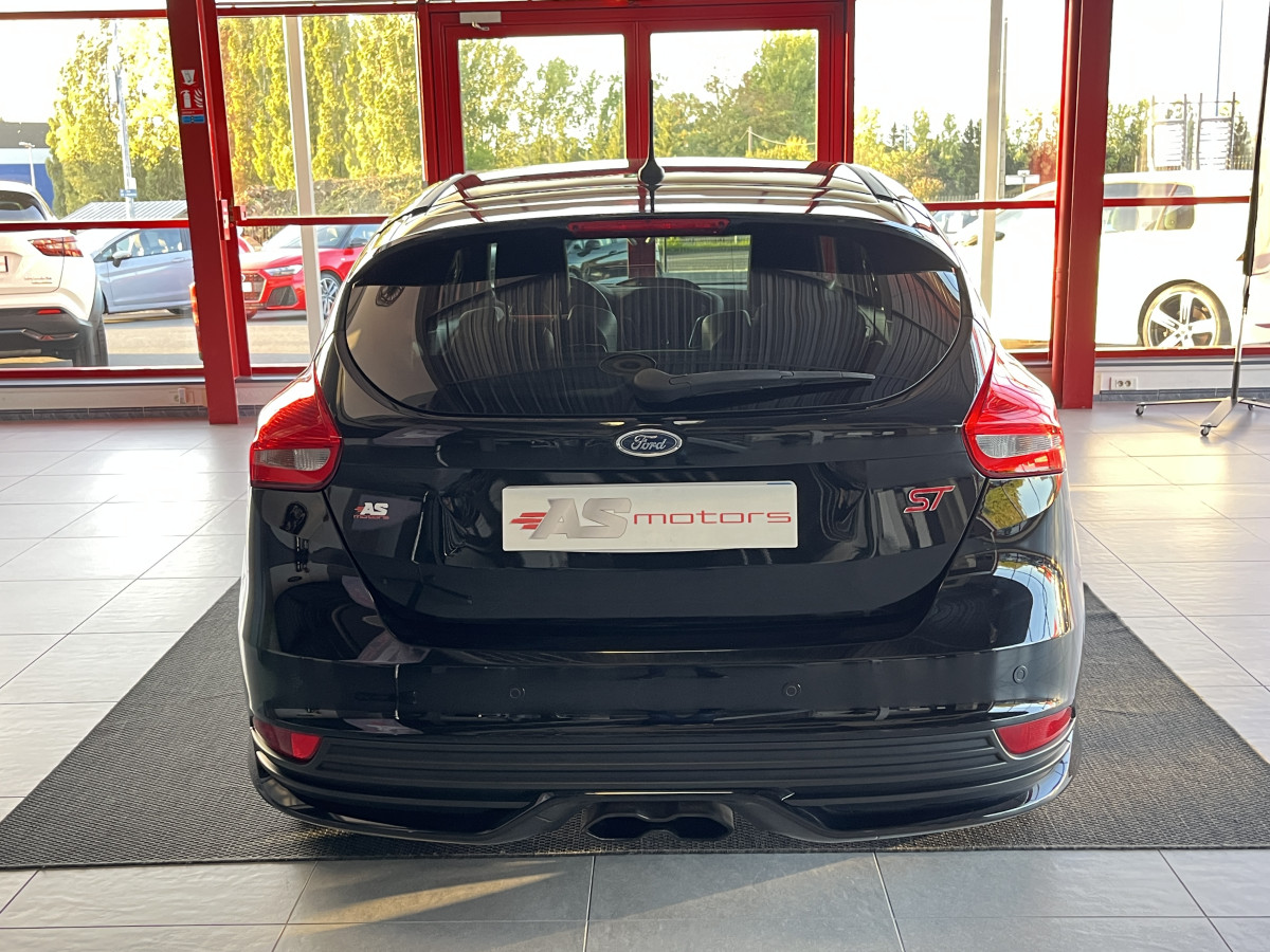 FORD FOCUS ST 2,0 250  GPS  REGULATEUR LIMITEUR BI XENON APPLE CARPLAY KEYLESS  PARK PILOT PACK HIVER RECARO  BLUETOOTH EXCELLENT ETAT