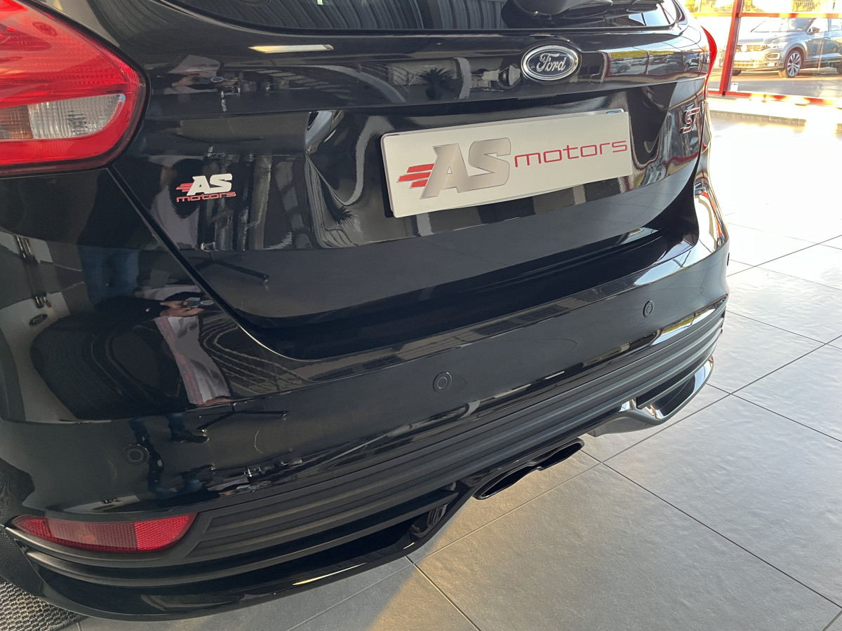 FORD FOCUS ST 2,0 250  GPS  REGULATEUR LIMITEUR BI XENON APPLE CARPLAY KEYLESS  PARK PILOT PACK HIVER RECARO  BLUETOOTH EXCELLENT ETAT