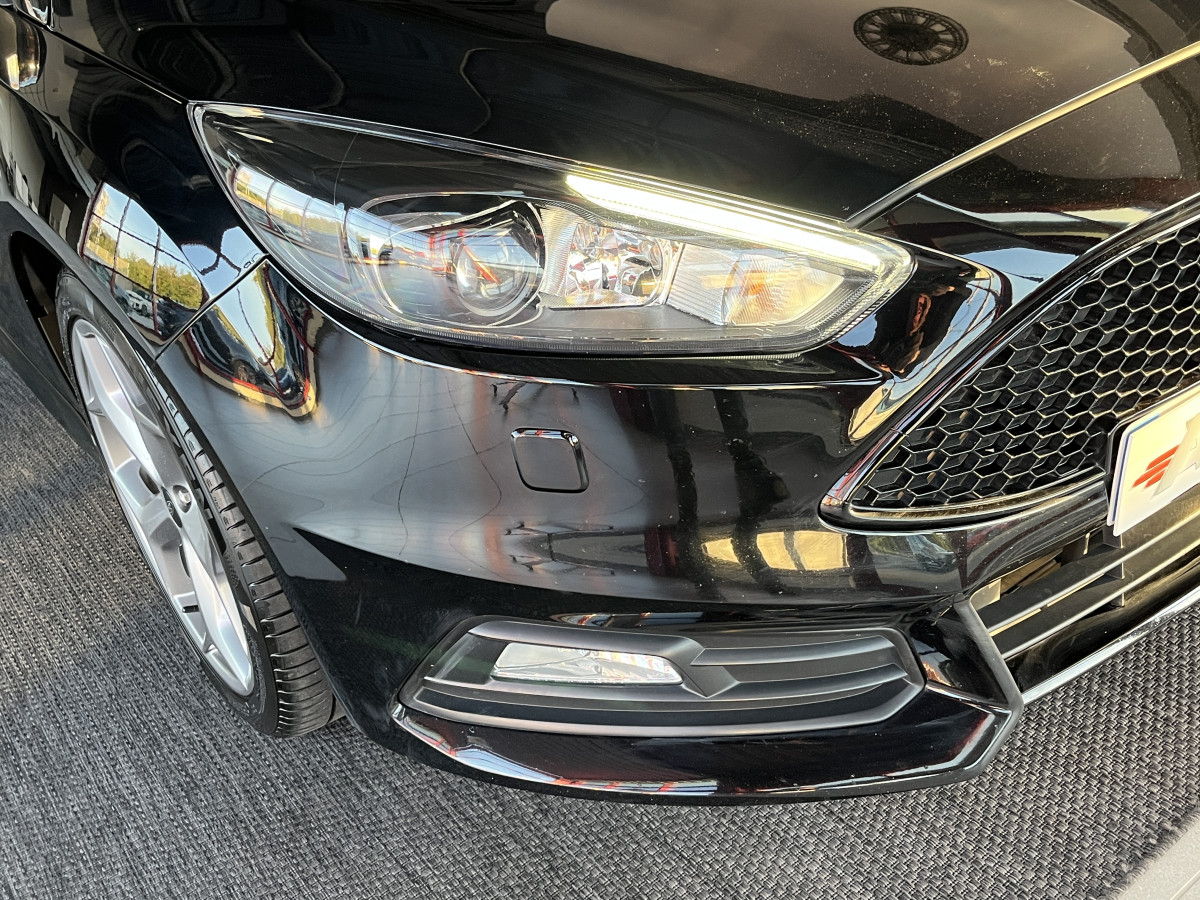 FORD FOCUS ST 2,0 250  GPS  REGULATEUR LIMITEUR BI XENON APPLE CARPLAY KEYLESS  PARK PILOT PACK HIVER RECARO  BLUETOOTH EXCELLENT ETAT