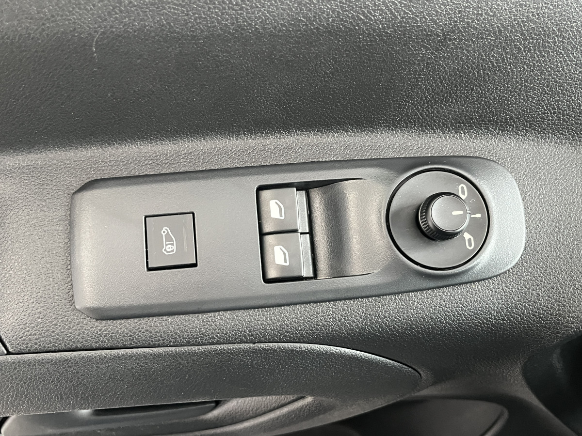 PEUGEOT PARTNER FOURGON PREMIUM 1000 KG 1,5 HDI 100 GPS ANDROID APPLE CARPLAY REGULATEUR LIMITEUR ATTELAGE FEUX HALOGENES PARK PILOT ROUE DE SECOOURS 1 ERE MAIN ETAT NEUF