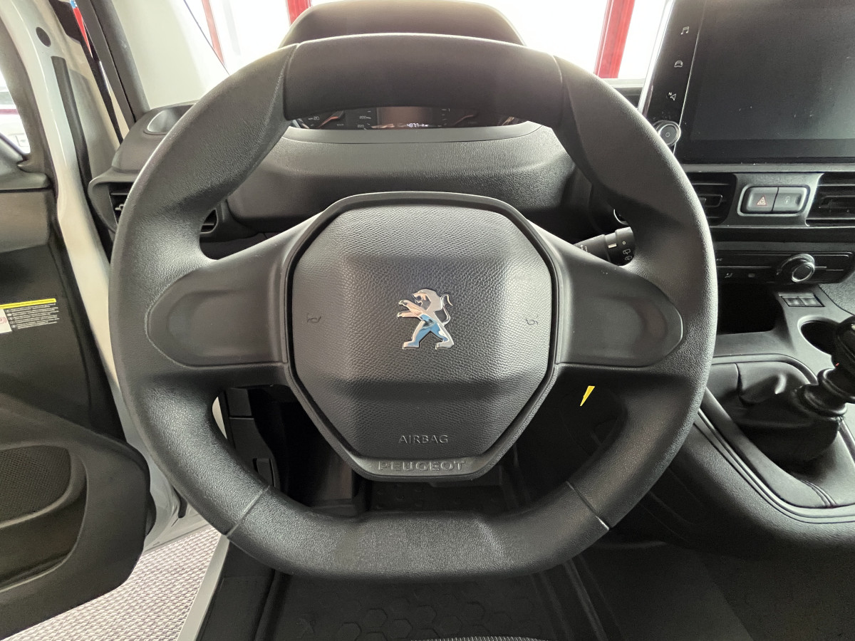 PEUGEOT PARTNER FOURGON PREMIUM 1000 KG 1,5 HDI 100 GPS ANDROID APPLE CARPLAY REGULATEUR LIMITEUR ATTELAGE FEUX HALOGENES PARK PILOT ROUE DE SECOOURS 1 ERE MAIN ETAT NEUF