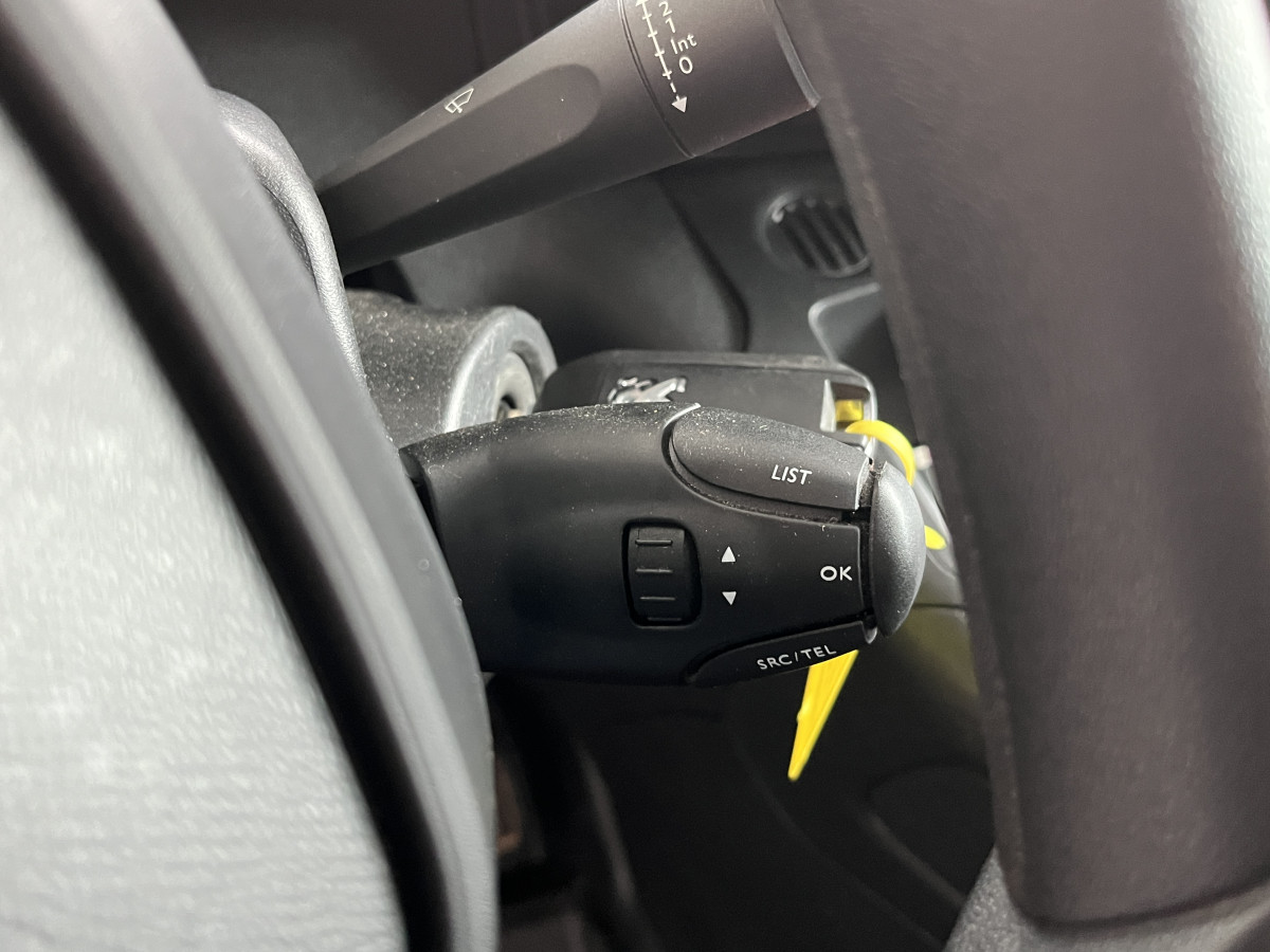 PEUGEOT PARTNER FOURGON PREMIUM 1000 KG 1,5 HDI 100 GPS ANDROID APPLE CARPLAY REGULATEUR LIMITEUR ATTELAGE FEUX HALOGENES PARK PILOT ROUE DE SECOOURS 1 ERE MAIN ETAT NEUF