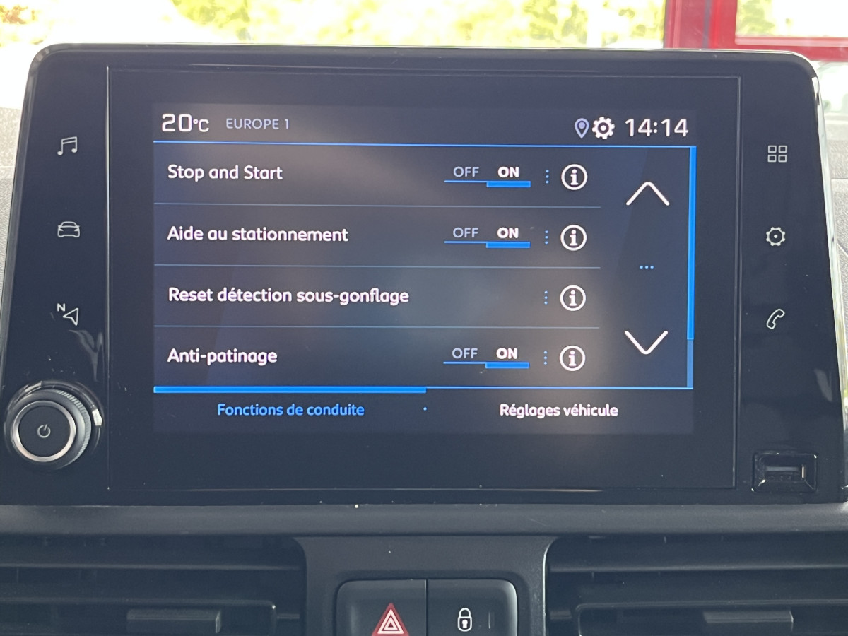PEUGEOT PARTNER FOURGON PREMIUM 1000 KG 1,5 HDI 100 GPS ANDROID APPLE CARPLAY REGULATEUR LIMITEUR ATTELAGE FEUX HALOGENES PARK PILOT ROUE DE SECOOURS 1 ERE MAIN ETAT NEUF