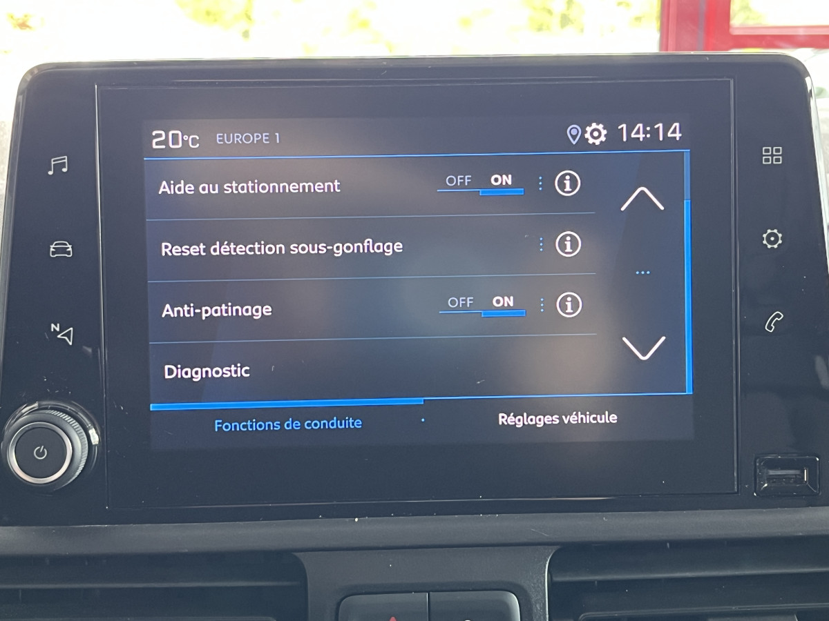 PEUGEOT PARTNER FOURGON PREMIUM 1000 KG 1,5 HDI 100 GPS ANDROID APPLE CARPLAY REGULATEUR LIMITEUR ATTELAGE FEUX HALOGENES PARK PILOT ROUE DE SECOOURS 1 ERE MAIN ETAT NEUF