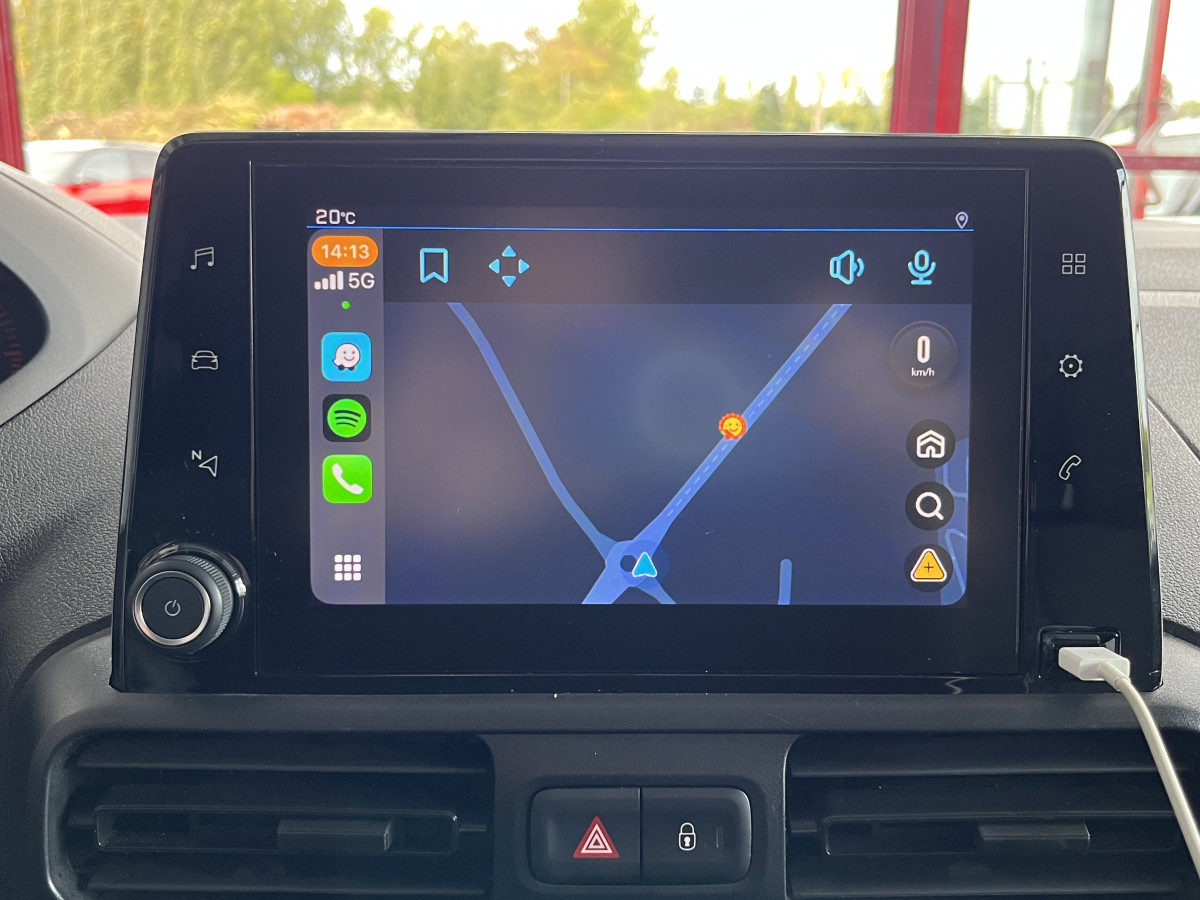 PEUGEOT PARTNER FOURGON PREMIUM 1000 KG 1,5 HDI 100 GPS ANDROID APPLE CARPLAY REGULATEUR LIMITEUR ATTELAGE FEUX HALOGENES PARK PILOT ROUE DE SECOOURS 1 ERE MAIN ETAT NEUF