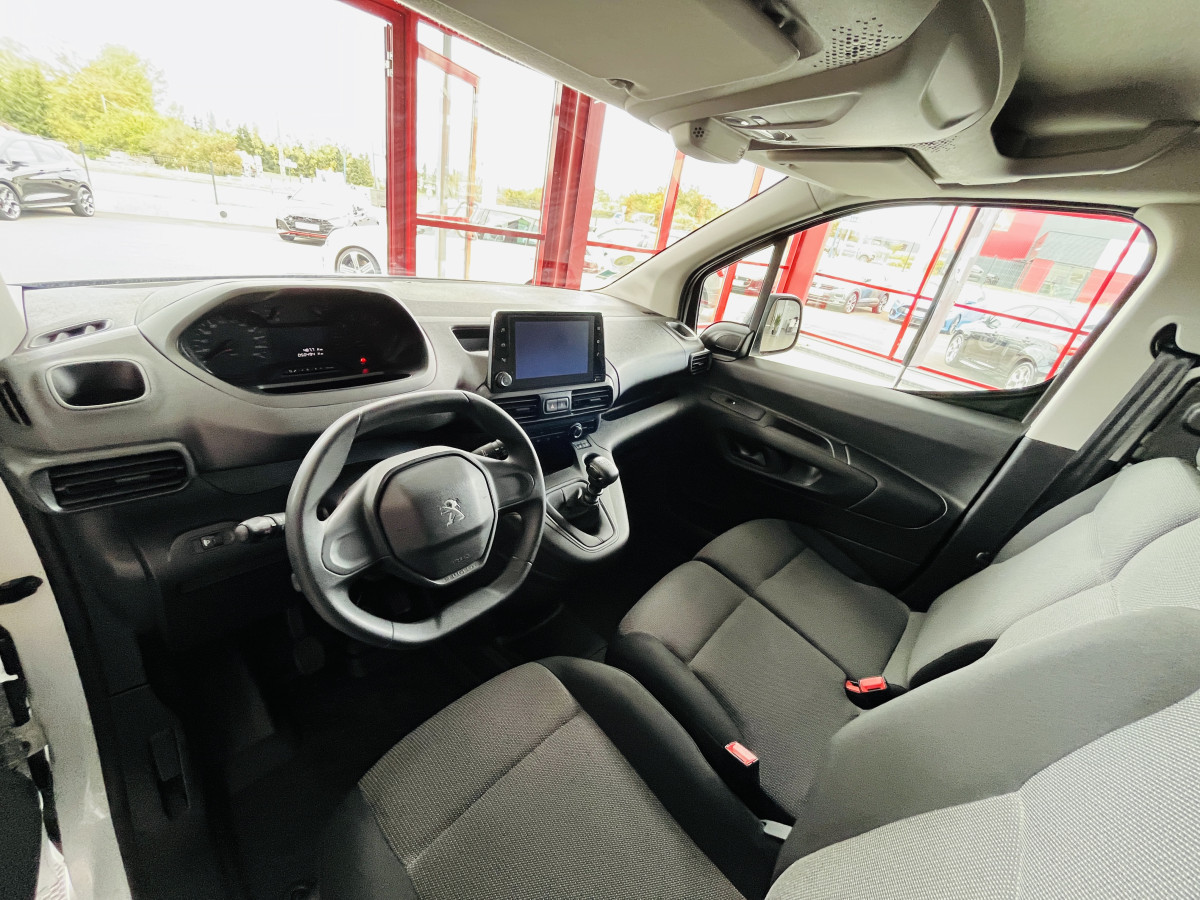PEUGEOT PARTNER FOURGON PREMIUM 1000 KG 1,5 HDI 100 GPS ANDROID APPLE CARPLAY REGULATEUR LIMITEUR ATTELAGE FEUX HALOGENES PARK PILOT ROUE DE SECOOURS 1 ERE MAIN ETAT NEUF