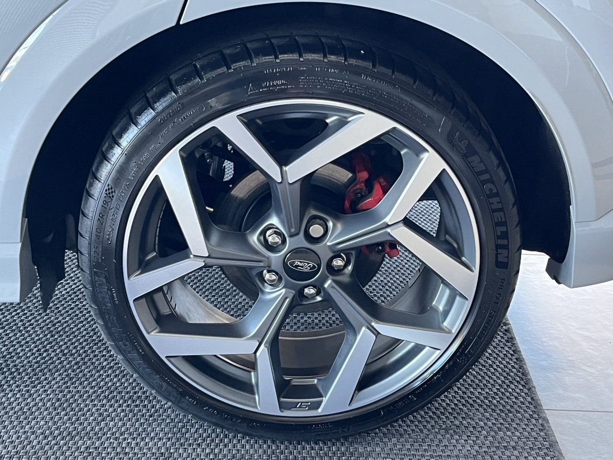 FORD PUMA ST 1,5 200  PACK PERF ATTELAGE DIFFERENTIEL LAUNCH CONTROL GPS CAMERA  FEUX FULL LED HIFI B&O APPLE CAR PLAY PACK HIVER  PARK PILOT KEYLESS FULL OPTIONS 1 ERE MAIN  EXCELLENT ETAT