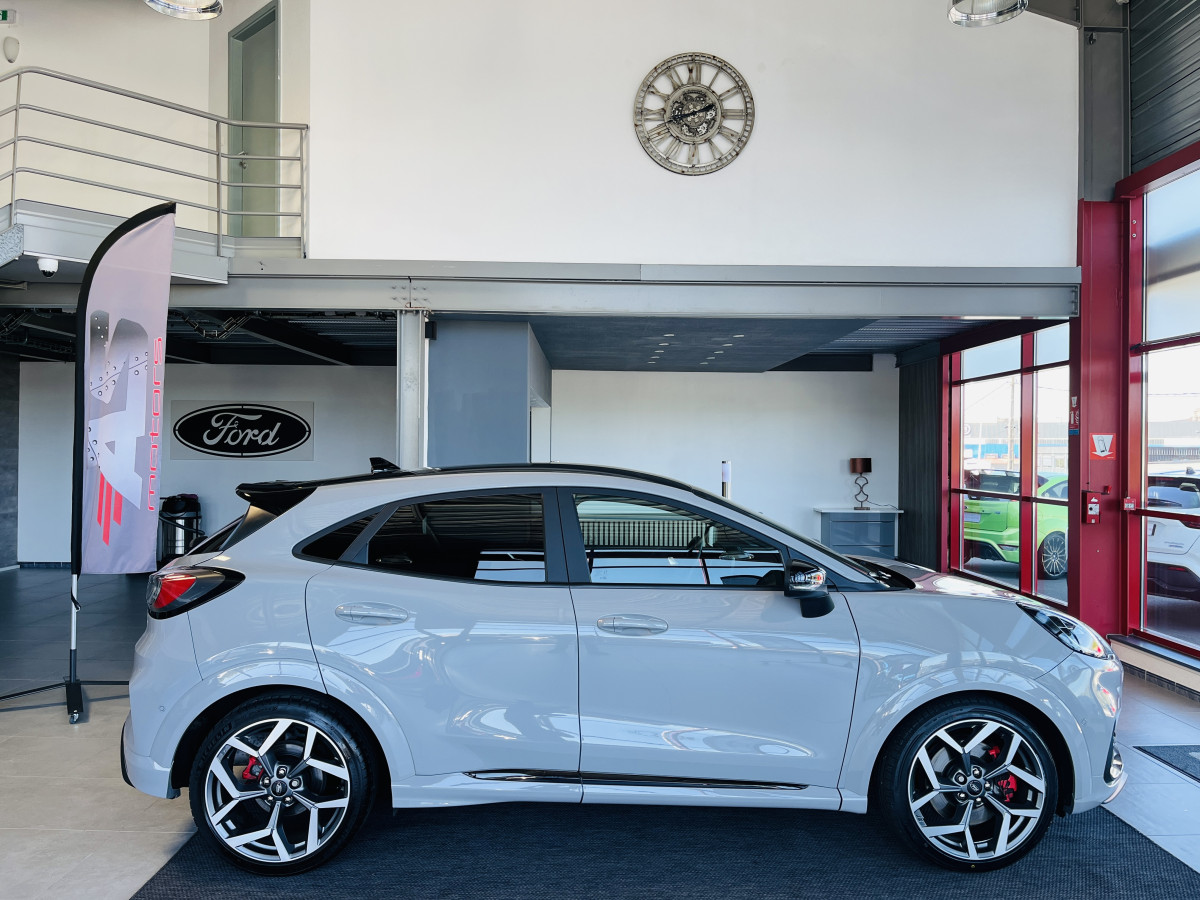 FORD PUMA ST 1,5 200  PACK PERF ATTELAGE DIFFERENTIEL LAUNCH CONTROL GPS CAMERA  FEUX FULL LED HIFI B&O APPLE CAR PLAY PACK HIVER  PARK PILOT KEYLESS FULL OPTIONS 1 ERE MAIN  EXCELLENT ETAT