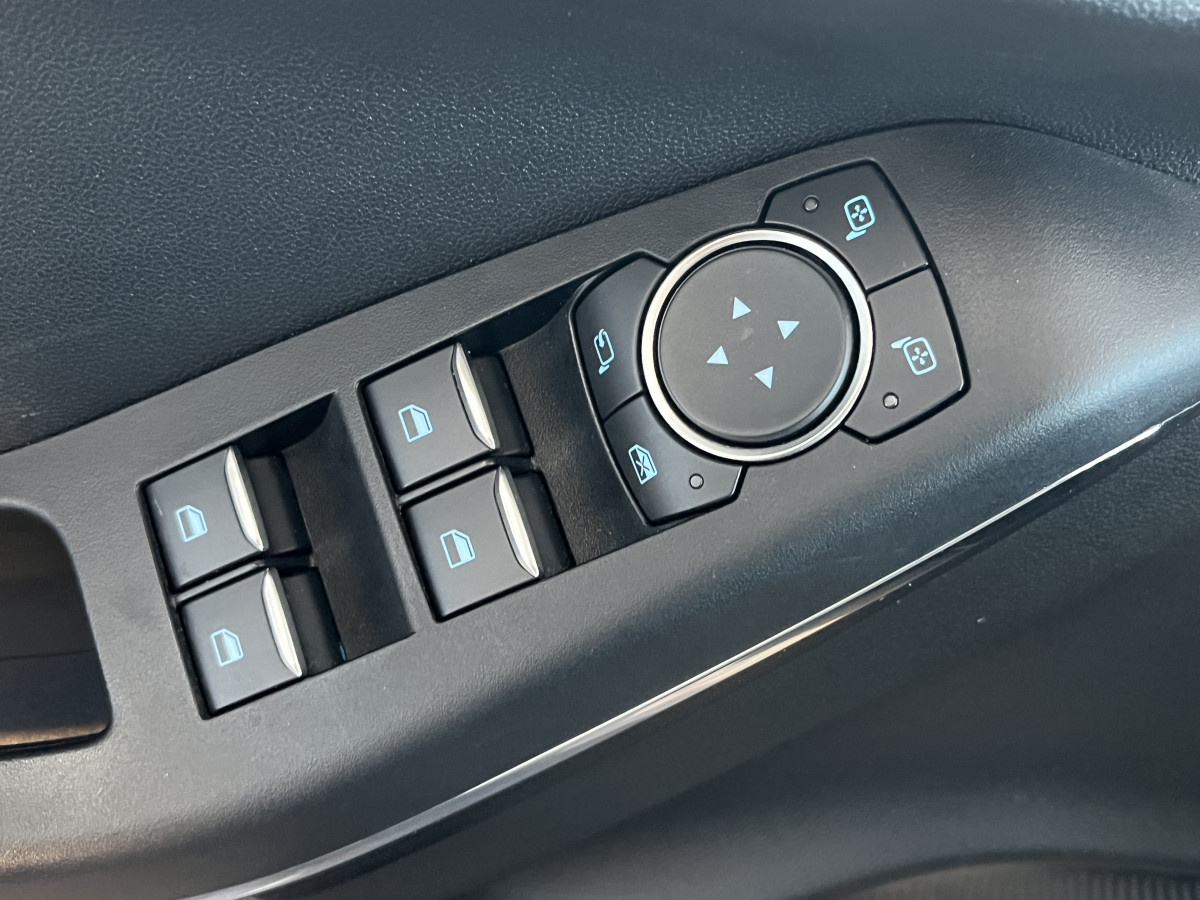 FORD PUMA ST 1,5 200  PACK PERF ATTELAGE DIFFERENTIEL LAUNCH CONTROL GPS CAMERA  FEUX FULL LED HIFI B&O APPLE CAR PLAY PACK HIVER  PARK PILOT KEYLESS FULL OPTIONS 1 ERE MAIN  EXCELLENT ETAT