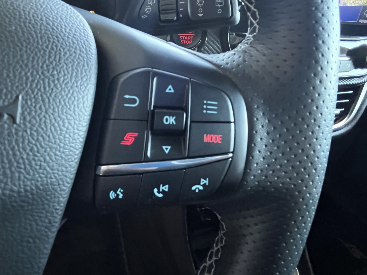 FORD PUMA ST 1,5 200  PACK PERF ATTELAGE DIFFERENTIEL LAUNCH CONTROL GPS CAMERA  FEUX FULL LED HIFI B&O APPLE CAR PLAY PACK HIVER  PARK PILOT KEYLESS FULL OPTIONS 1 ERE MAIN  EXCELLENT ETAT