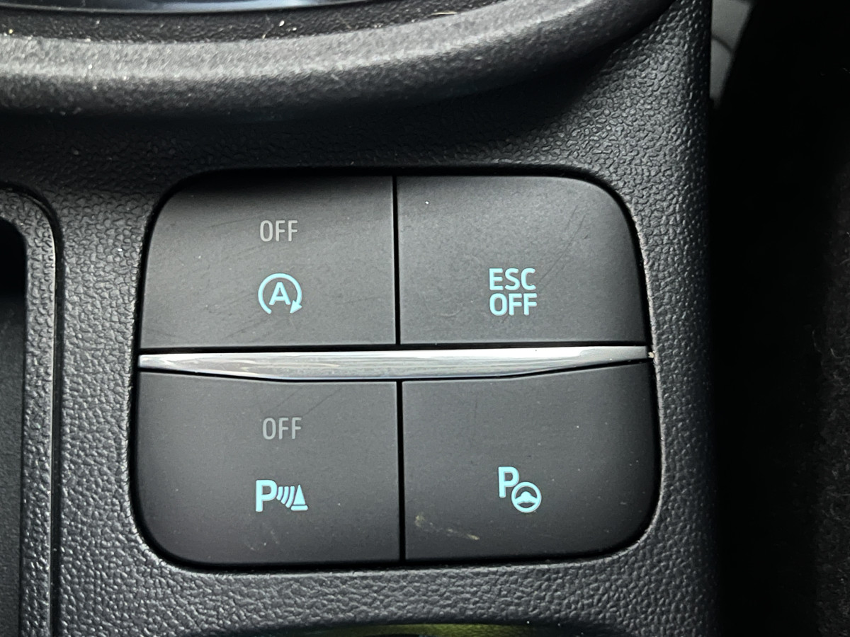 FORD PUMA ST 1,5 200  PACK PERF ATTELAGE DIFFERENTIEL LAUNCH CONTROL GPS CAMERA  FEUX FULL LED HIFI B&O APPLE CAR PLAY PACK HIVER  PARK PILOT KEYLESS FULL OPTIONS 1 ERE MAIN  EXCELLENT ETAT