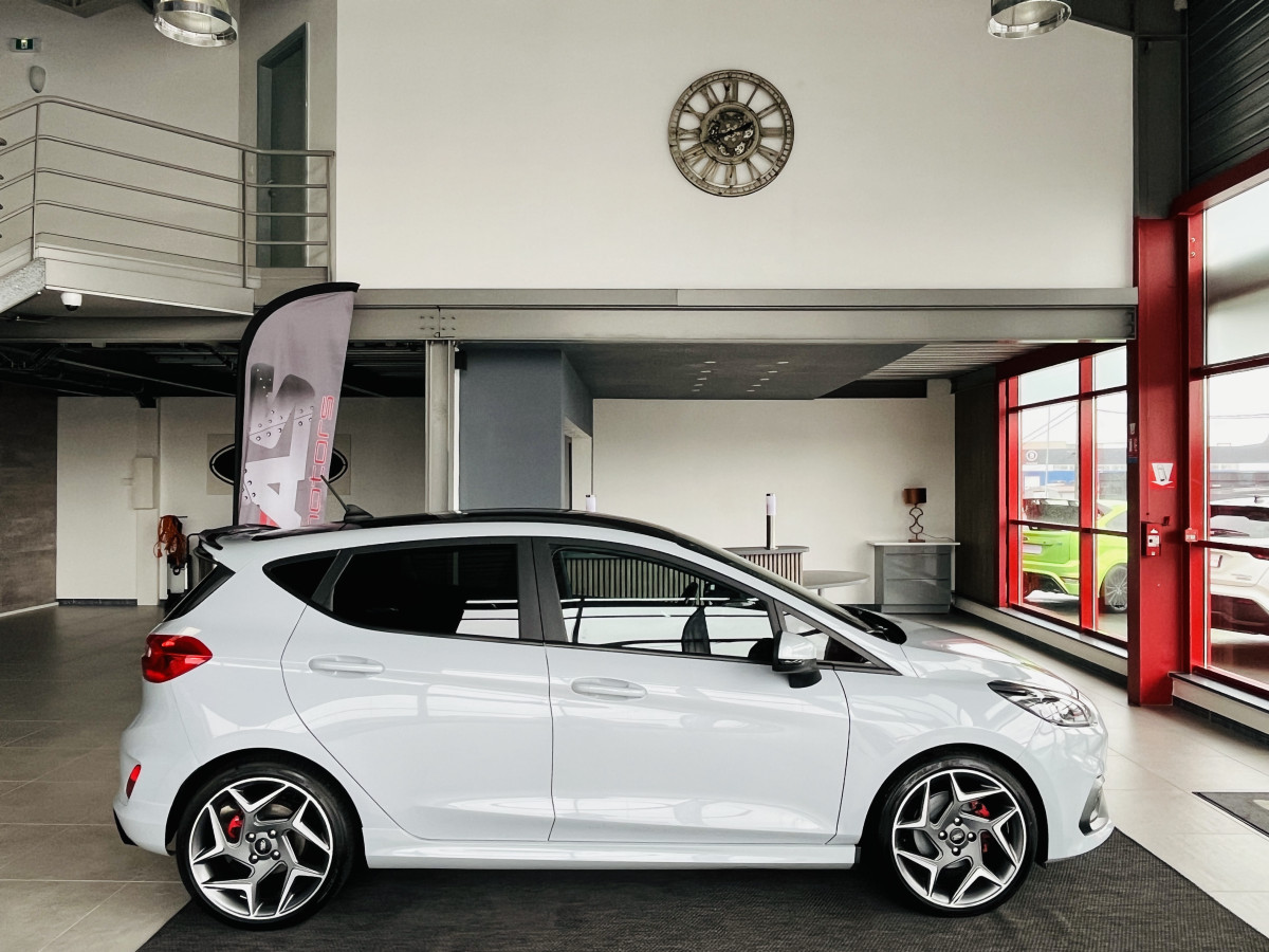 FORD FIESTA ST 1,5 200 PACK PERFORMANCE LAUNCH CONTROL DIFFERENTIEL GPS CAMERA REGULATEUR LIMITEUR  APPLE CARPLAY FULL LED BLUETOOTH RECARO EXCELLENT ETAT