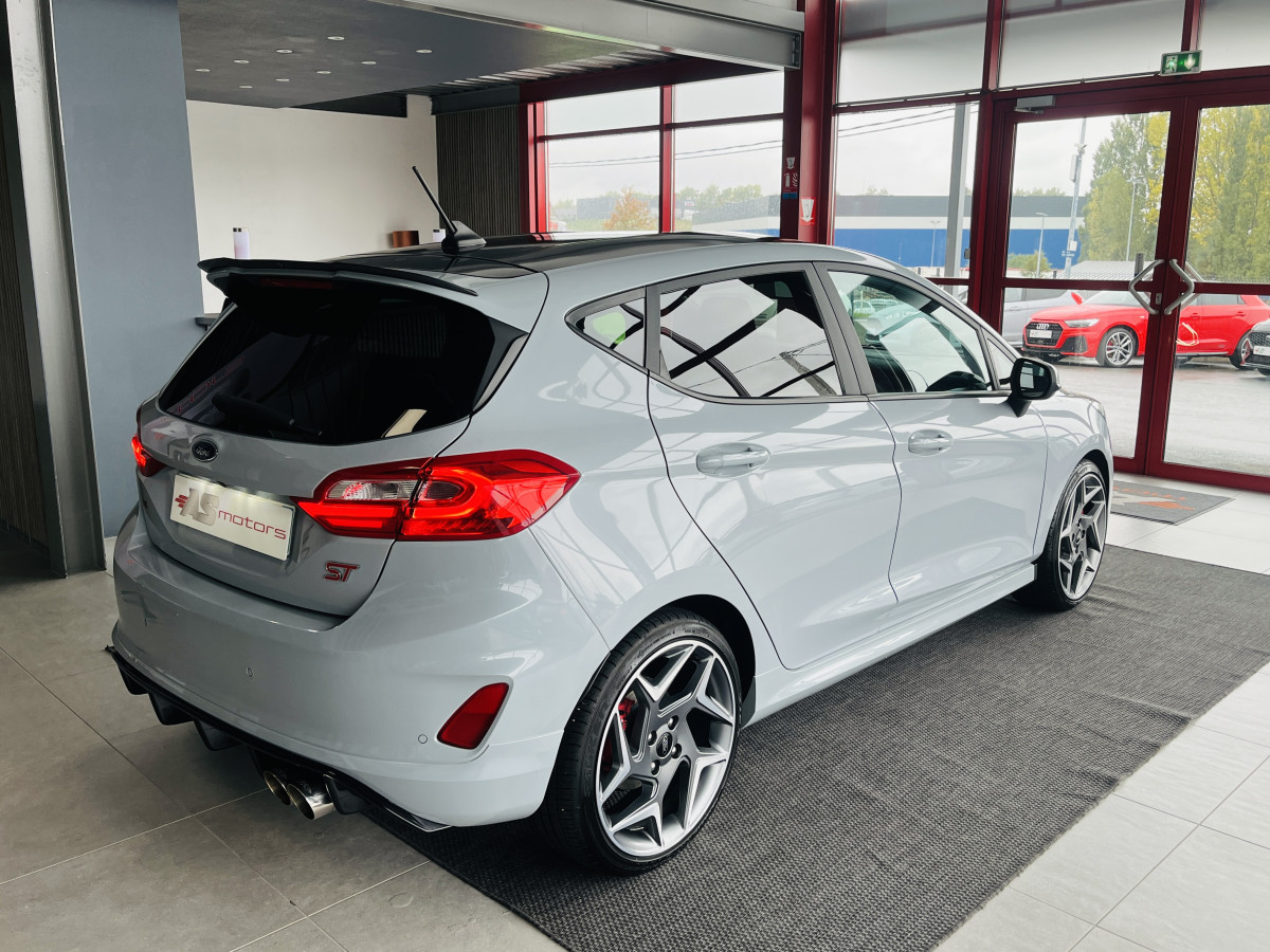 FORD FIESTA ST 1,5 200 PACK PERFORMANCE LAUNCH CONTROL DIFFERENTIEL GPS CAMERA REGULATEUR LIMITEUR  APPLE CARPLAY FULL LED BLUETOOTH RECARO EXCELLENT ETAT