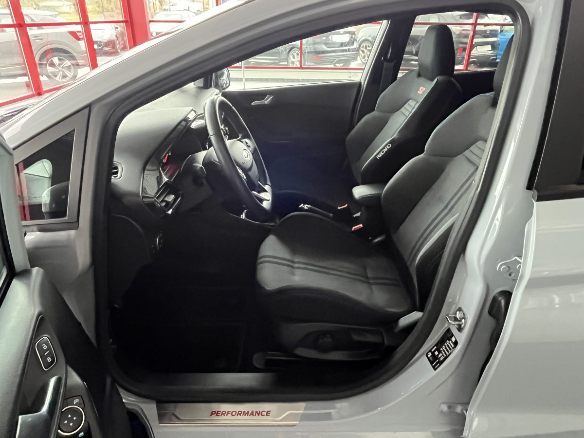 FORD FIESTA ST 1,5 200 PACK PERFORMANCE LAUNCH CONTROL DIFFERENTIEL GPS CAMERA REGULATEUR LIMITEUR  APPLE CARPLAY FULL LED BLUETOOTH RECARO EXCELLENT ETAT