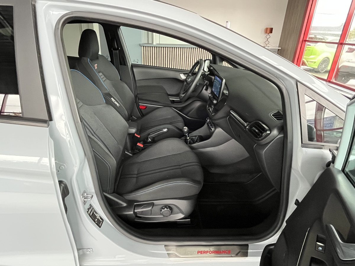 FORD FIESTA ST 1,5 200 PACK PERFORMANCE LAUNCH CONTROL DIFFERENTIEL GPS CAMERA REGULATEUR LIMITEUR  APPLE CARPLAY FULL LED BLUETOOTH RECARO EXCELLENT ETAT