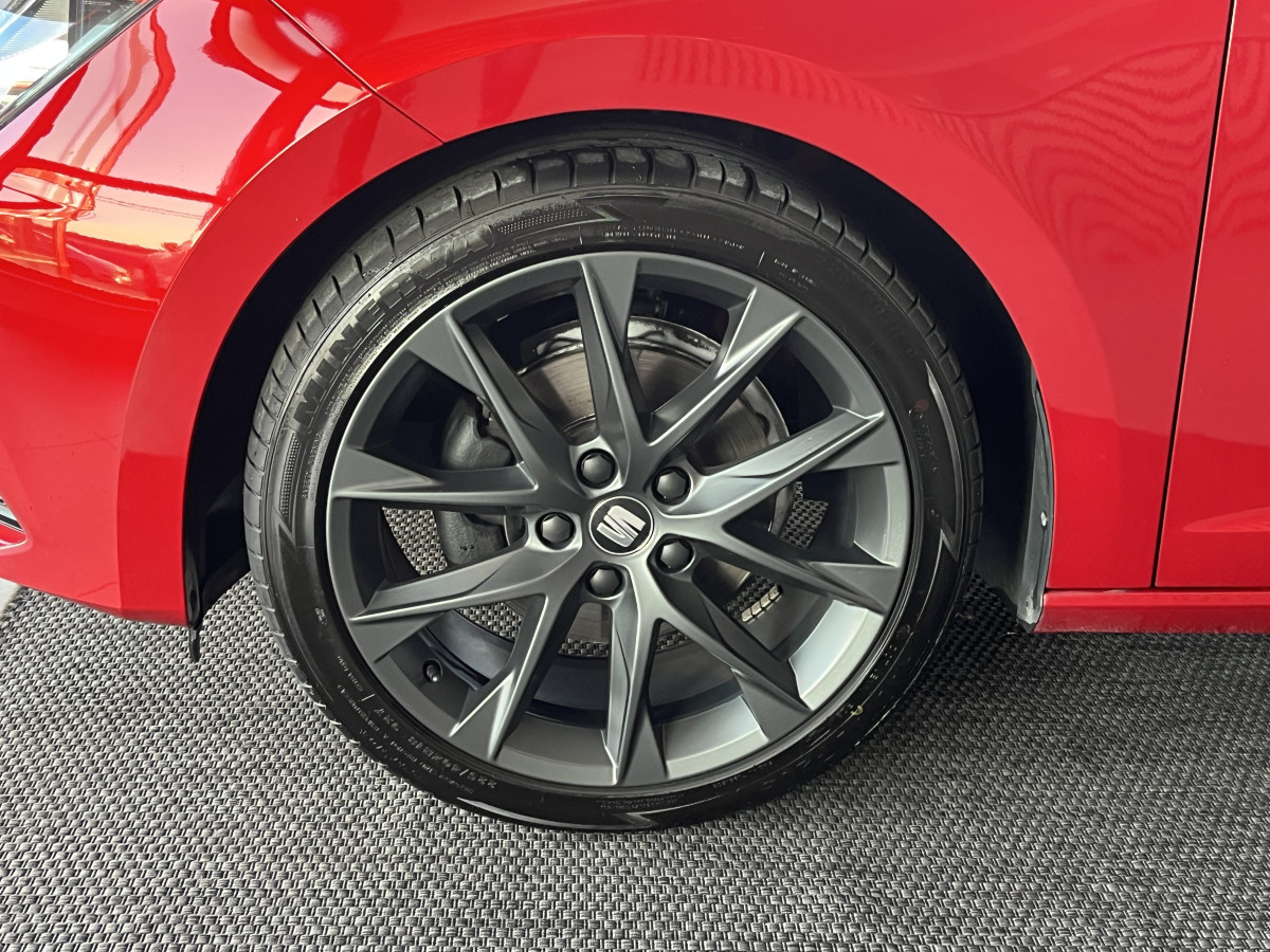 SEAT LEON FR 1,5 TSI 150 TOIT PANORAMIQUE OUVRANT GPS  VIRTUAL COCKPIT HIFI BEATS  APPLE CARPLAY REGULATEUR  FEUX HALOGENE DRIVE SELECT PARK PILOT  EXCELLENT ETAT