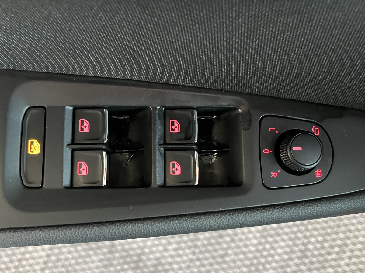 SEAT LEON FR 1,5 TSI 150 TOIT PANORAMIQUE OUVRANT GPS  VIRTUAL COCKPIT HIFI BEATS  APPLE CARPLAY REGULATEUR  FEUX HALOGENE DRIVE SELECT PARK PILOT  EXCELLENT ETAT