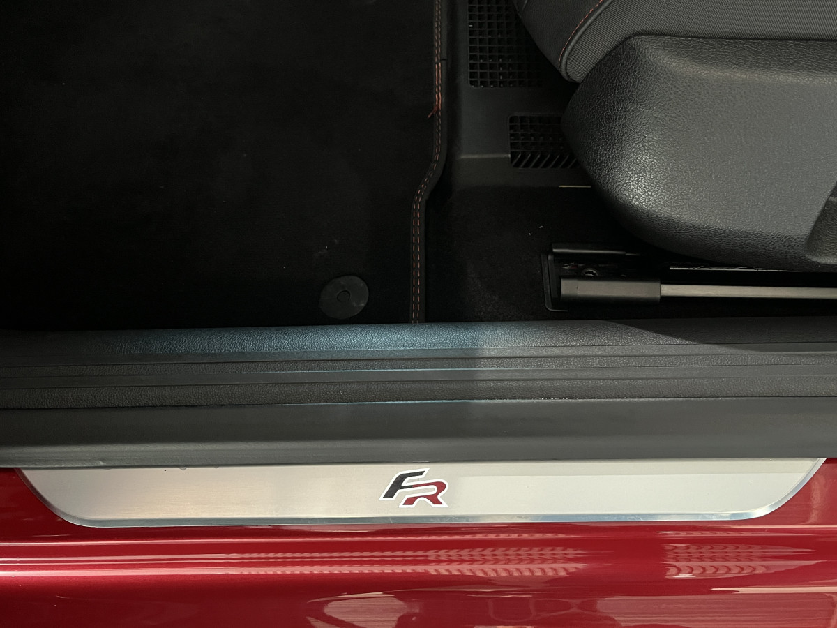 SEAT LEON FR 1,5 TSI 150 TOIT PANORAMIQUE OUVRANT GPS  VIRTUAL COCKPIT HIFI BEATS  APPLE CARPLAY REGULATEUR  FEUX HALOGENE DRIVE SELECT PARK PILOT  EXCELLENT ETAT