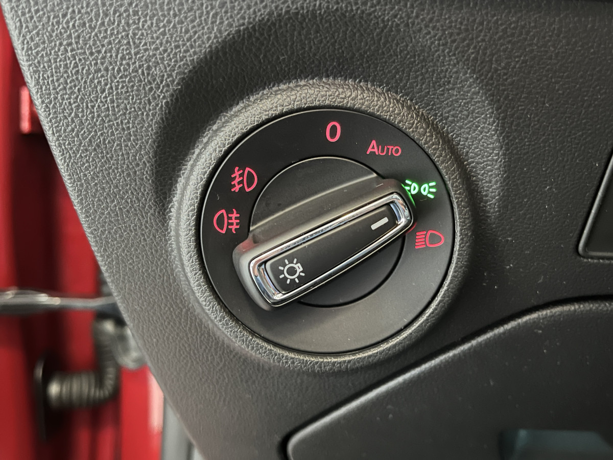 SEAT LEON FR 1,5 TSI 150 TOIT PANORAMIQUE OUVRANT GPS  VIRTUAL COCKPIT HIFI BEATS  APPLE CARPLAY REGULATEUR  FEUX HALOGENE DRIVE SELECT PARK PILOT  EXCELLENT ETAT